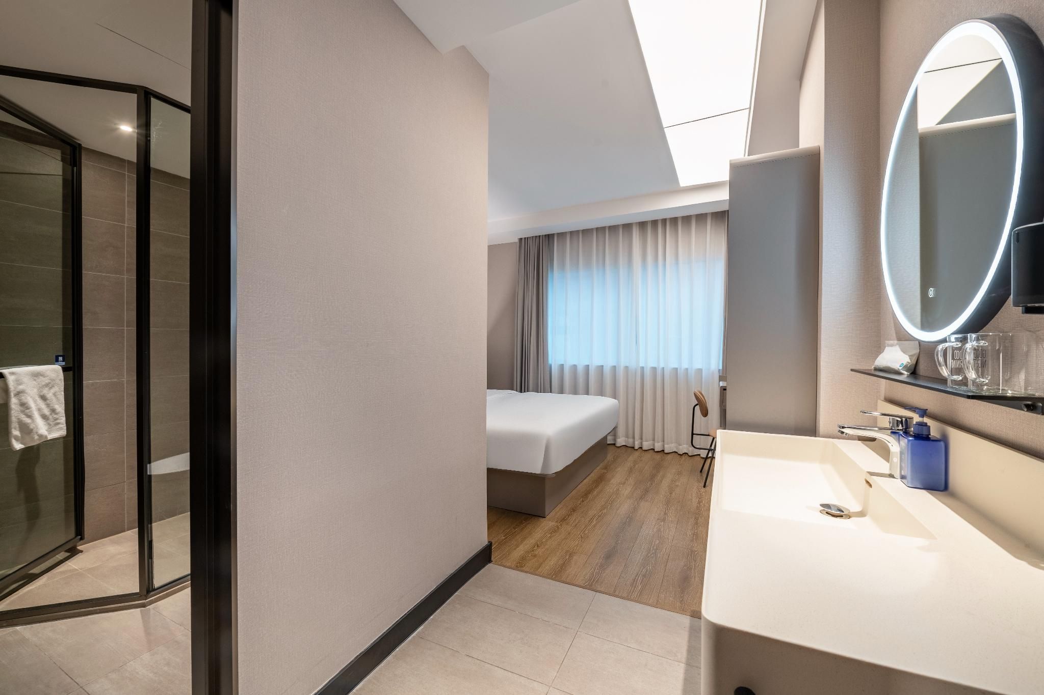 Queen Room A