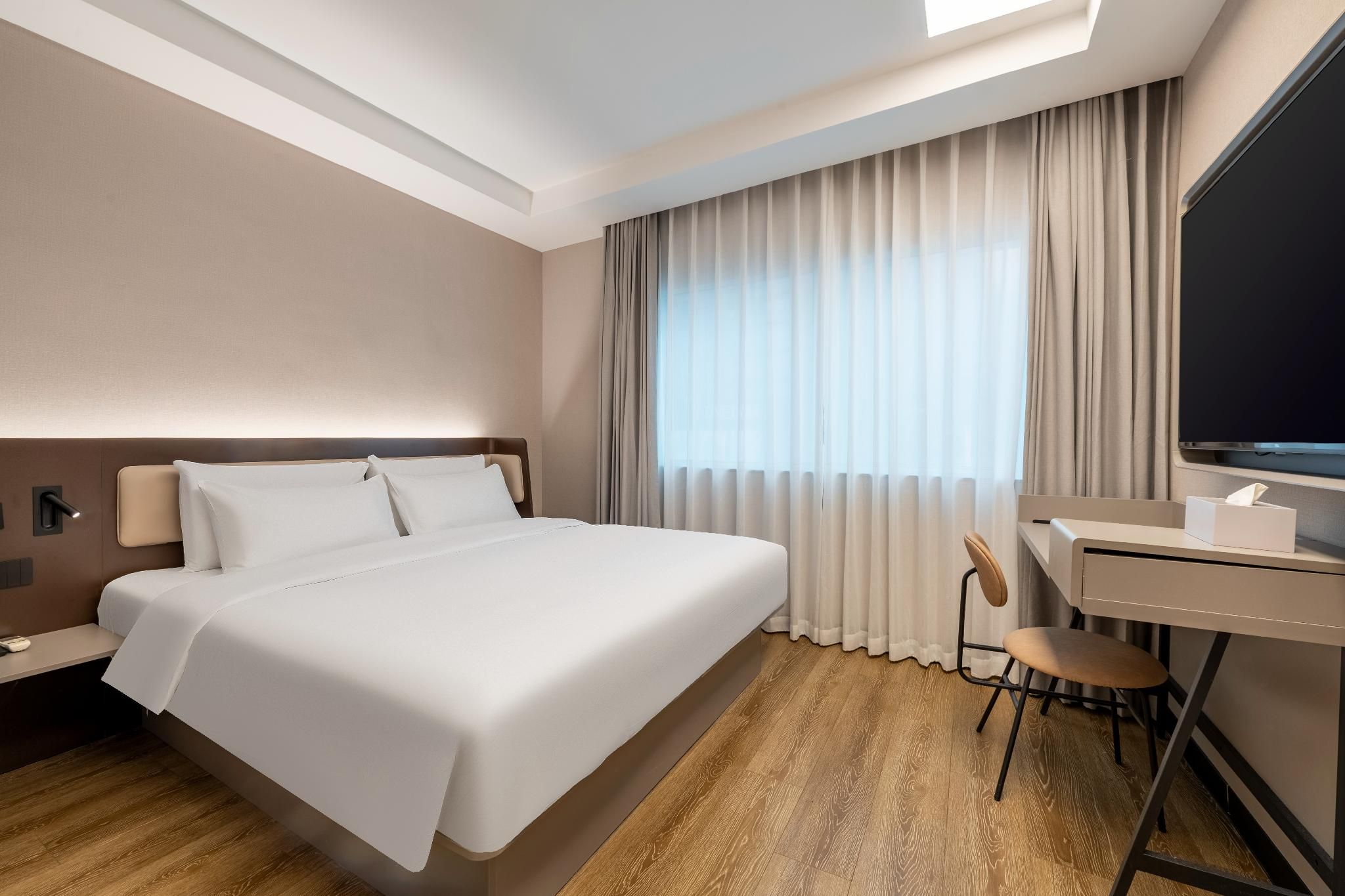 Queen Room A
