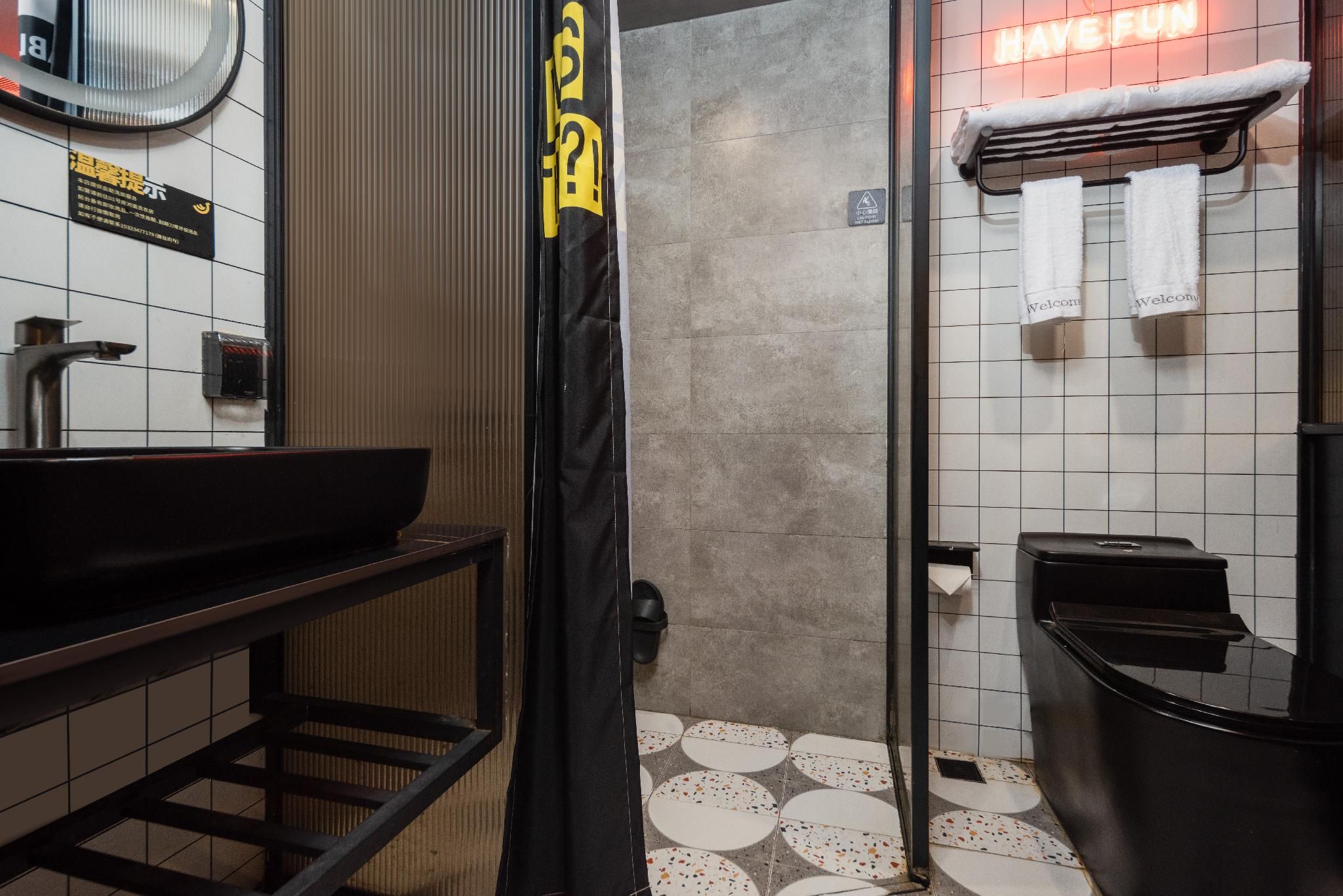 Feature Queen Room