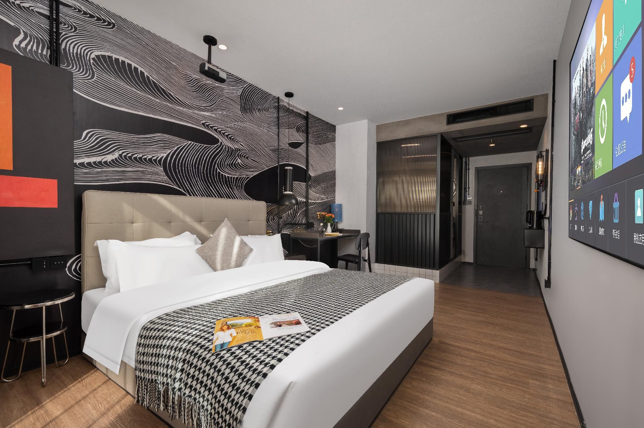 Feature Room