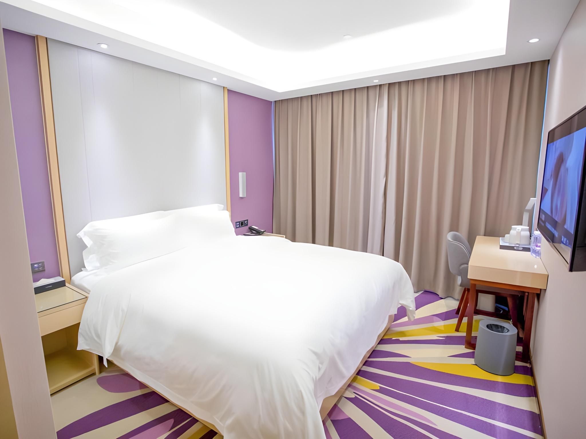 Business Queen Room