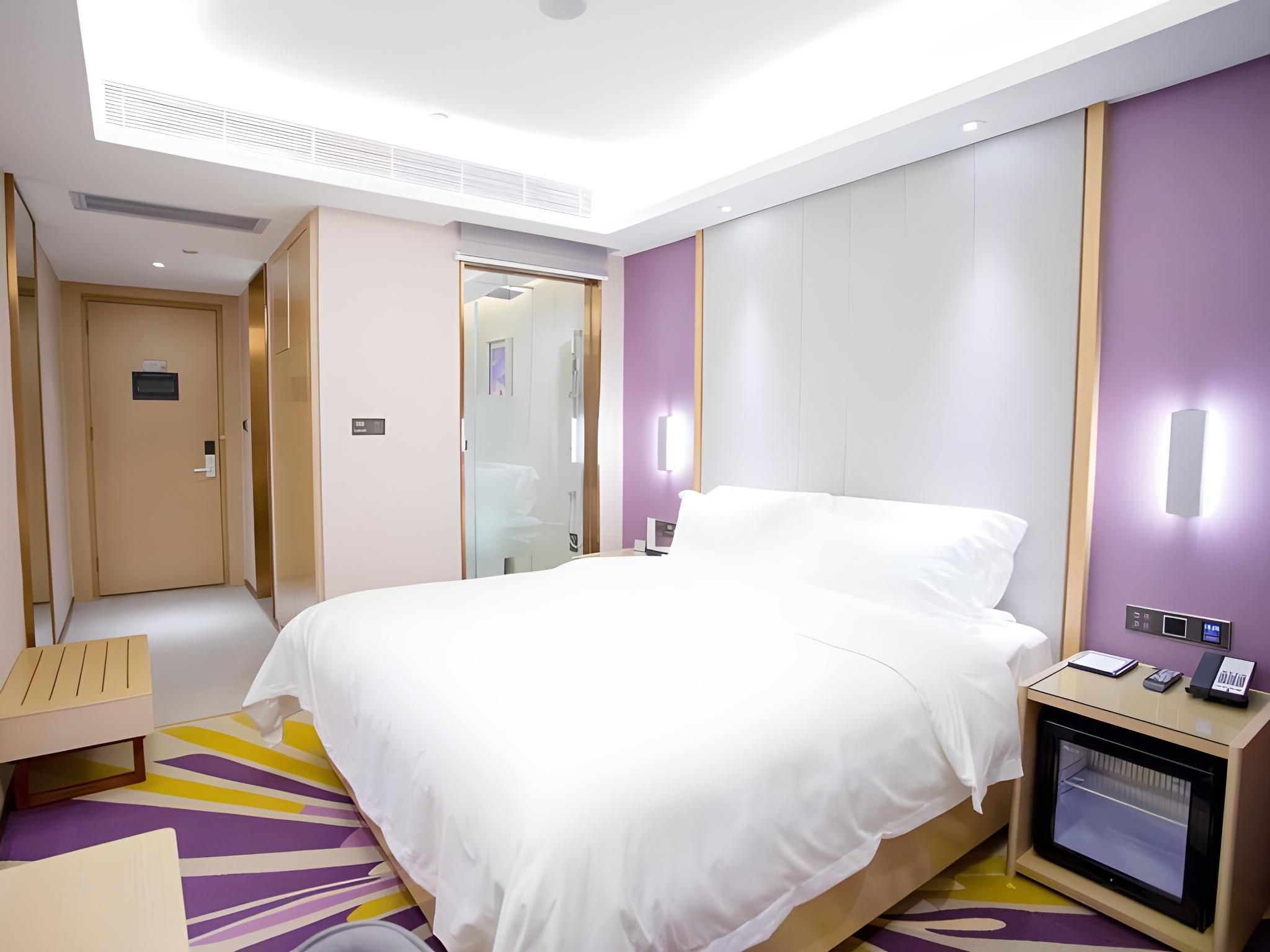 Business Queen Room