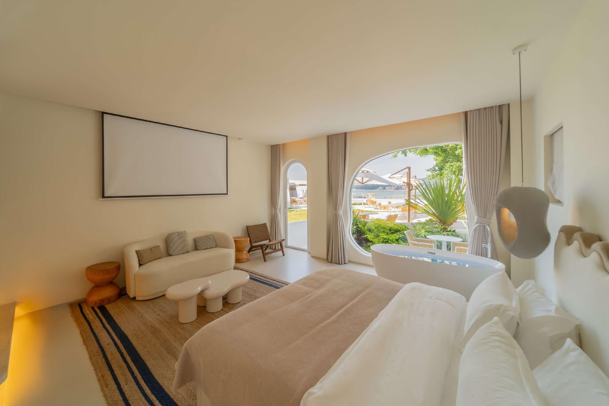 Standard Room with Courtyard View