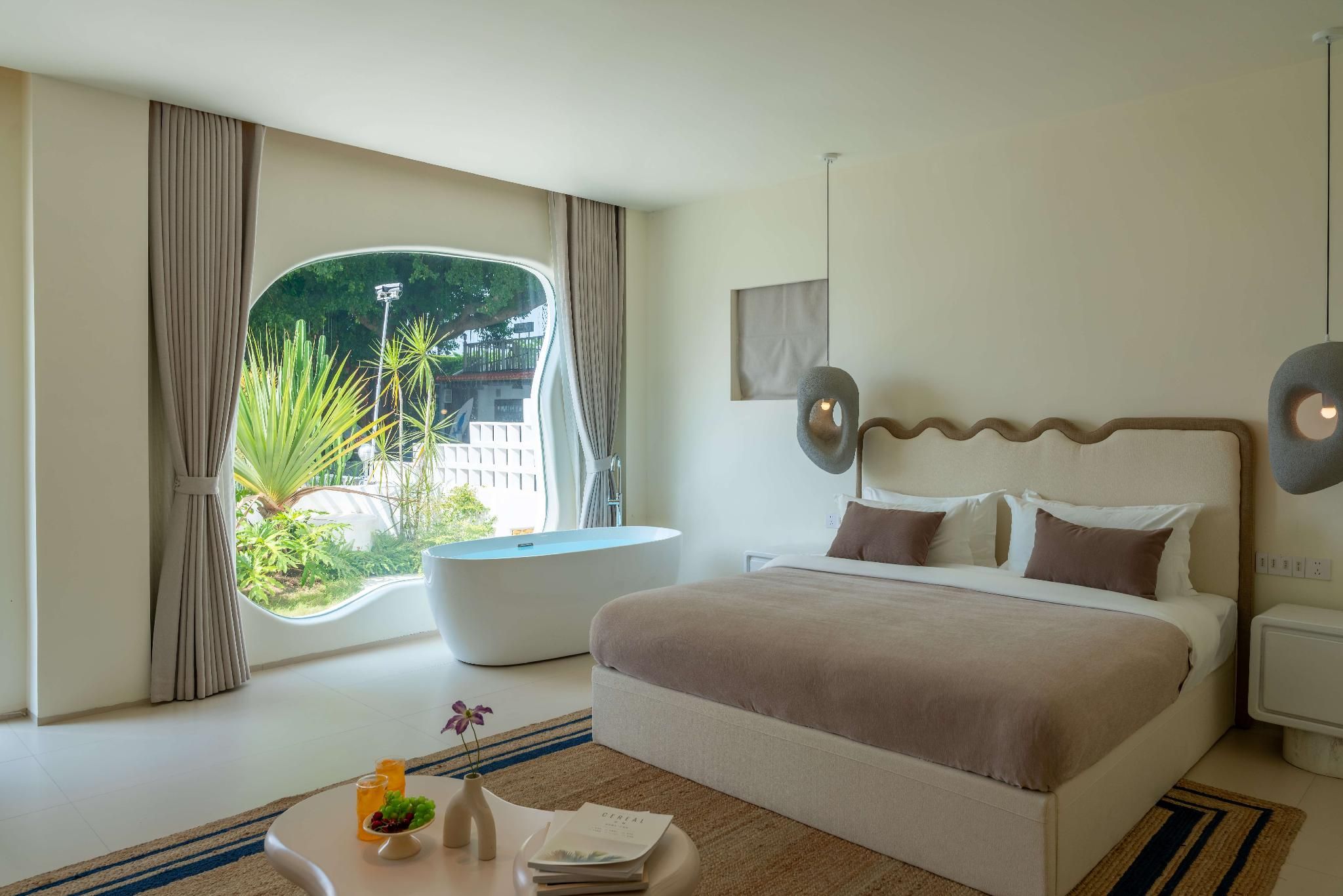 Standard Room with Courtyard View