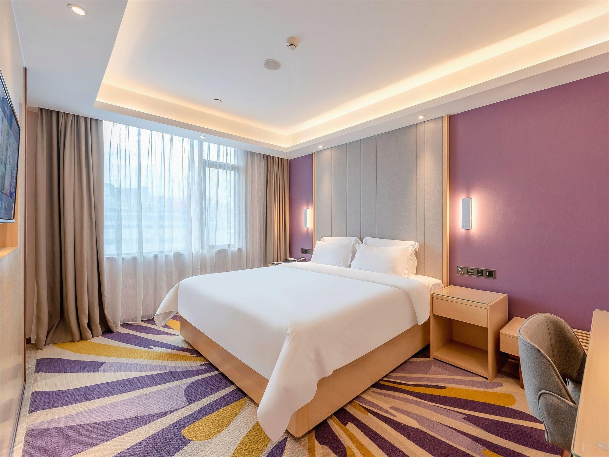 Business Queen Room