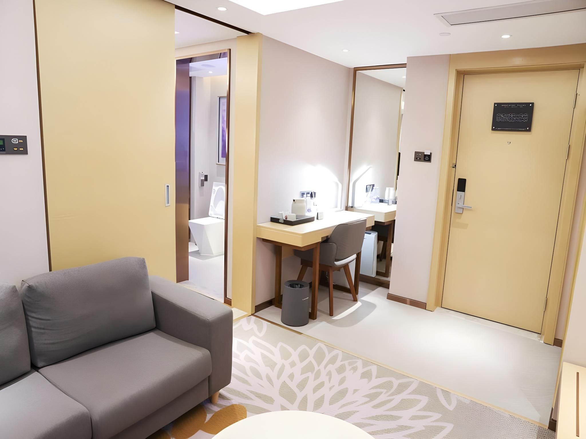 Business Suite 1 Queen Bed