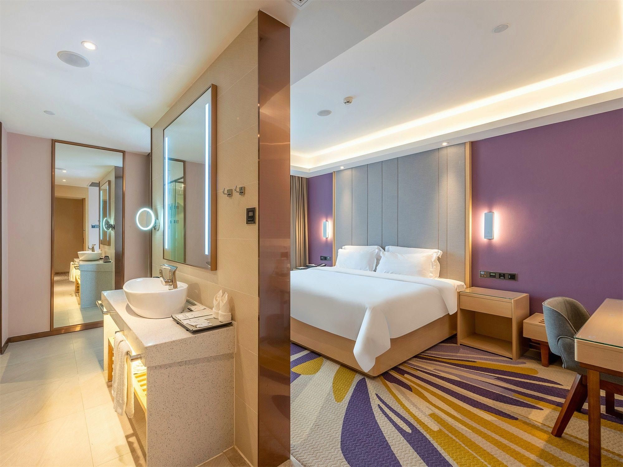 Business Queen Room
