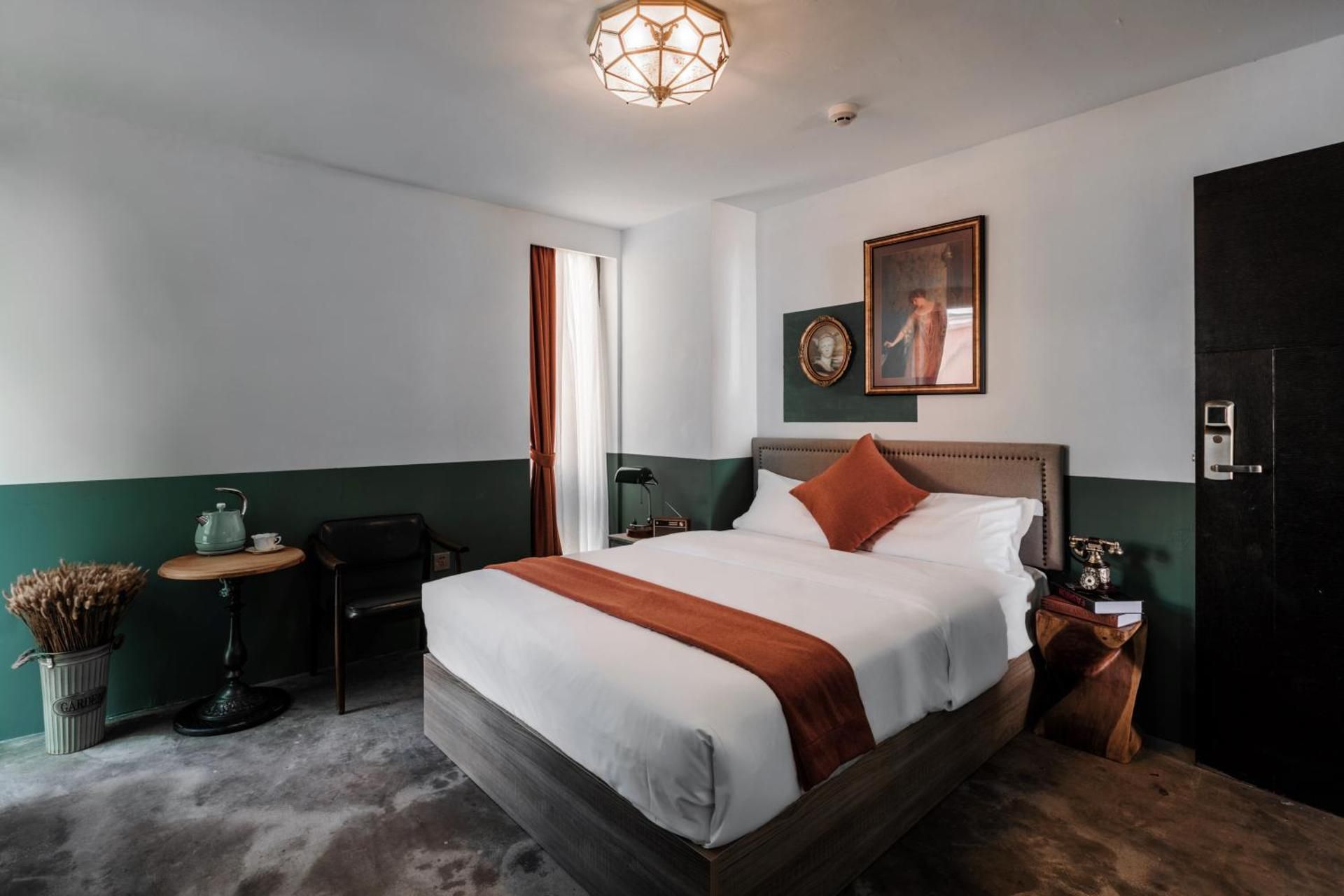 City View Queen Room