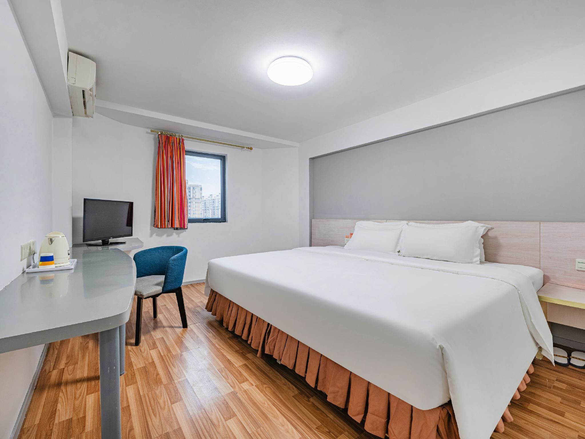 Economy Room