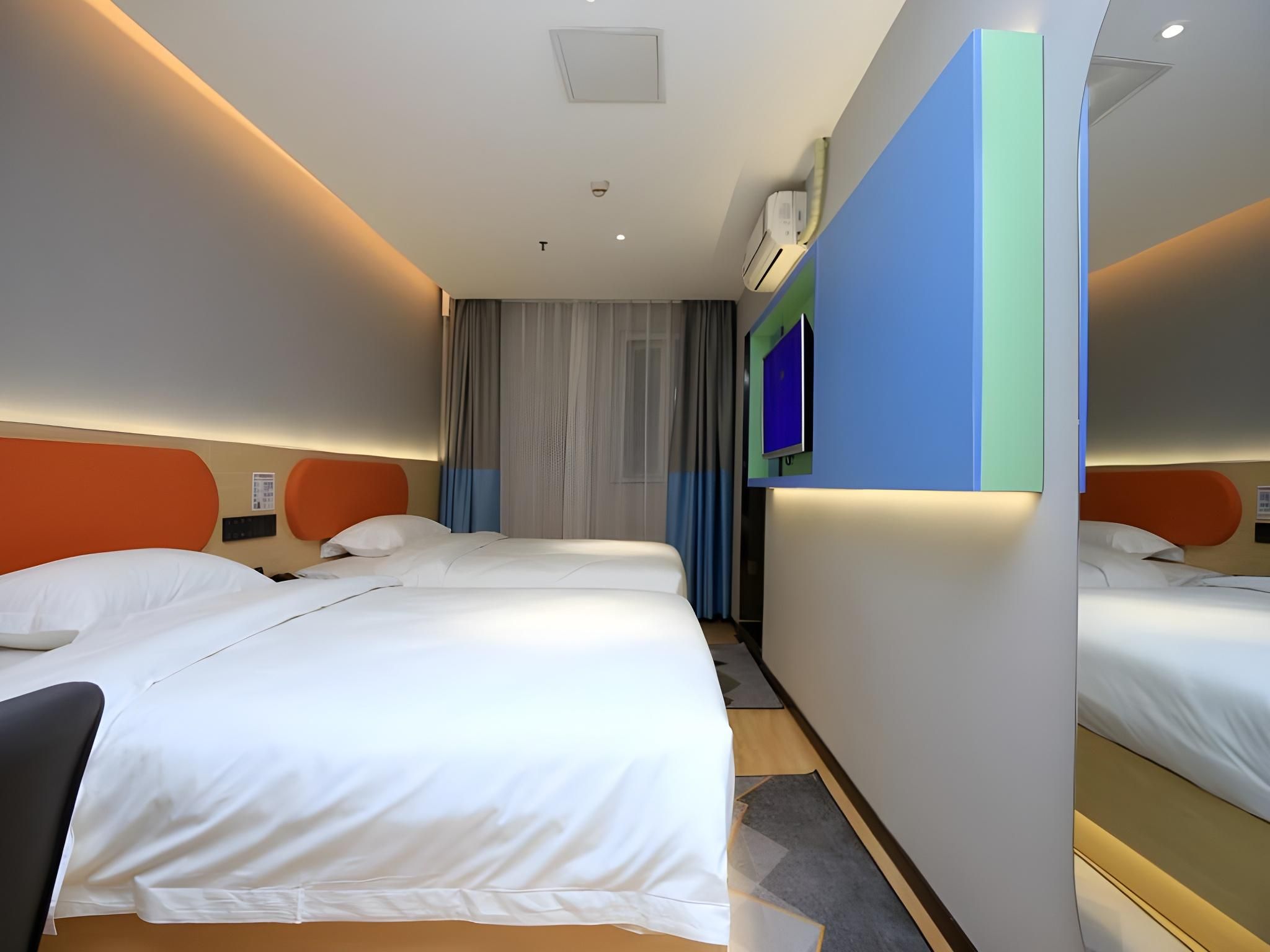 GTI - Business Twin, Partial Room with Projector