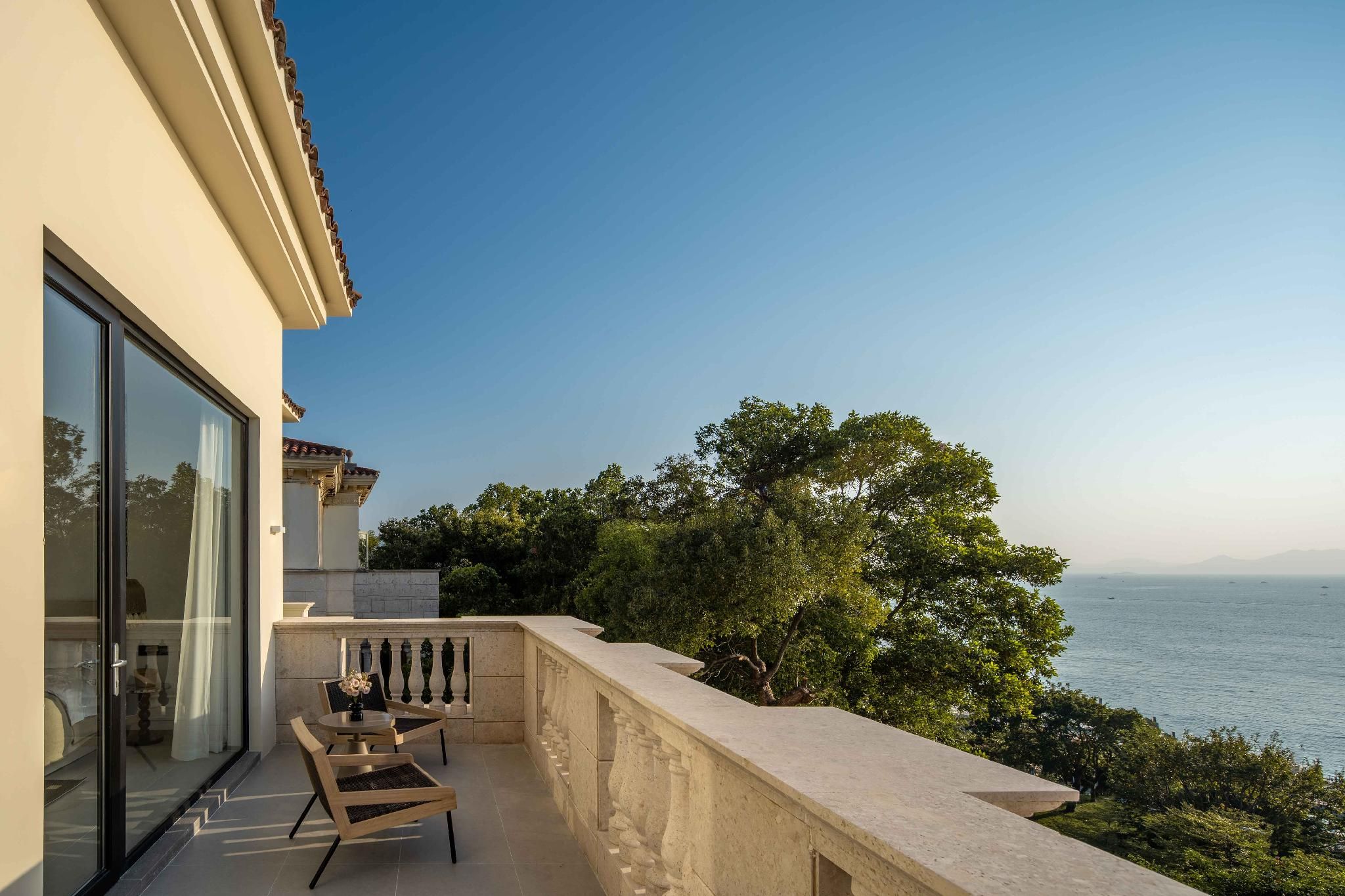 Sea View King Room with Balcony and Soaking Pool