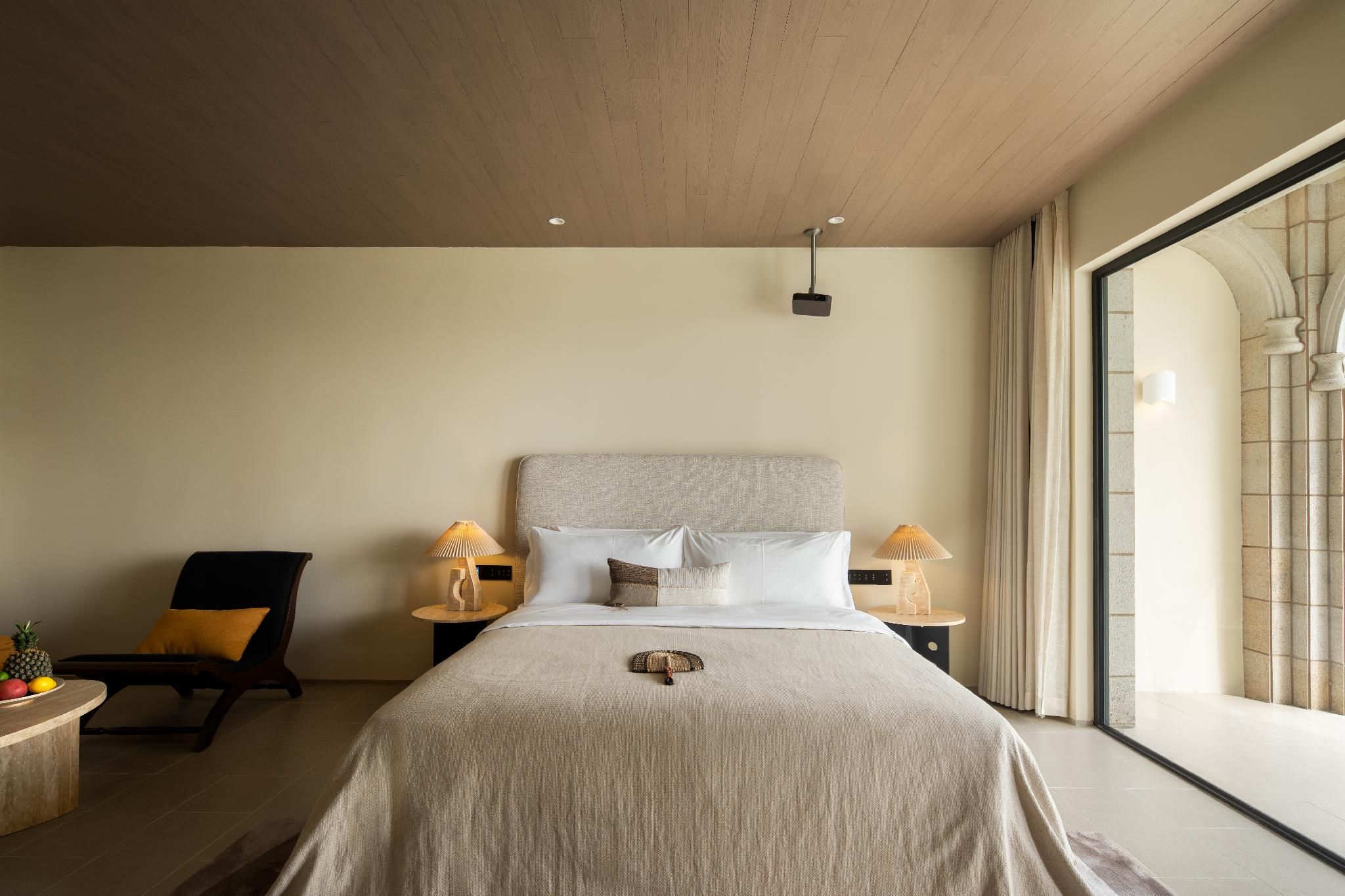 Courtyard Room