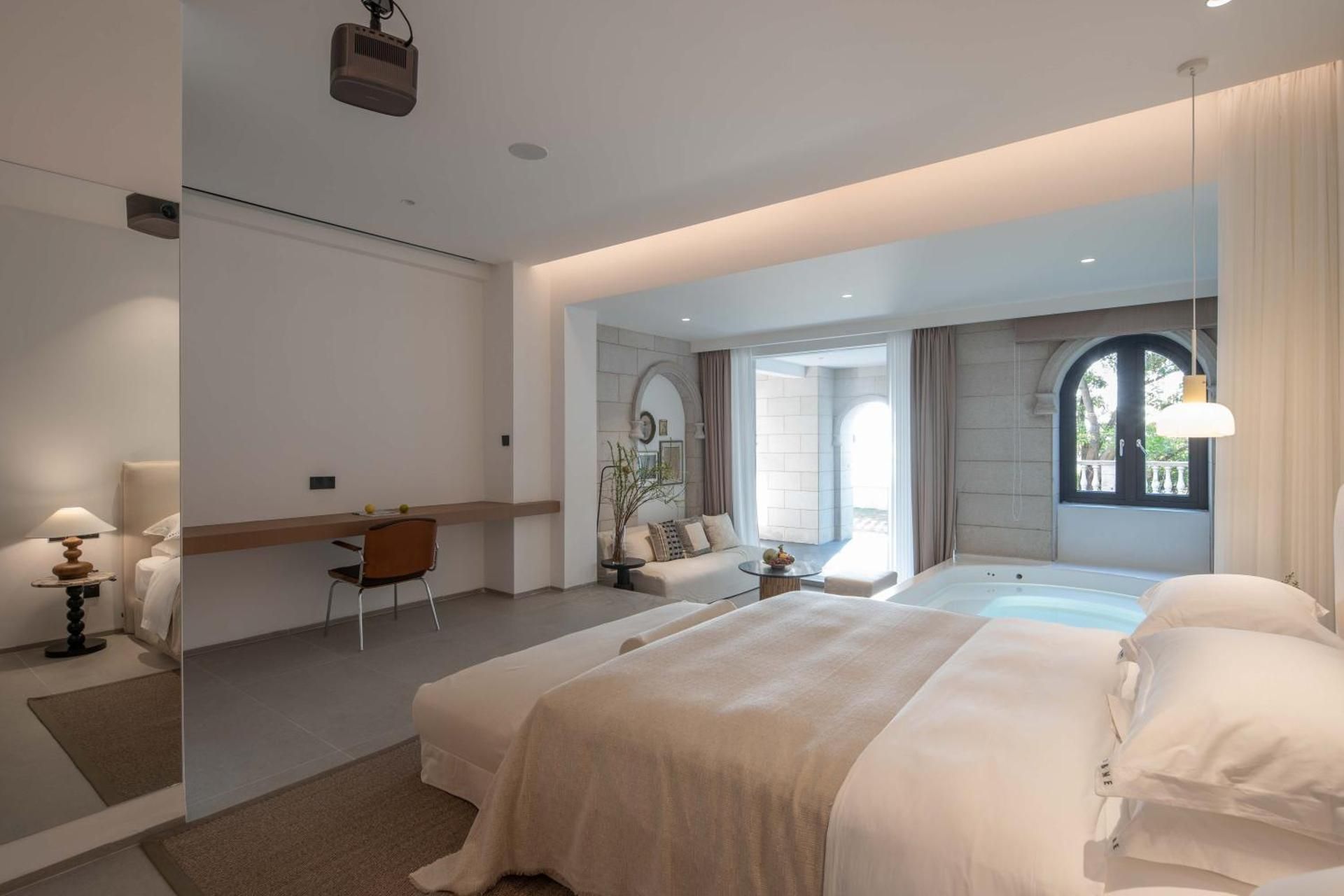 Queen Room with Garden View