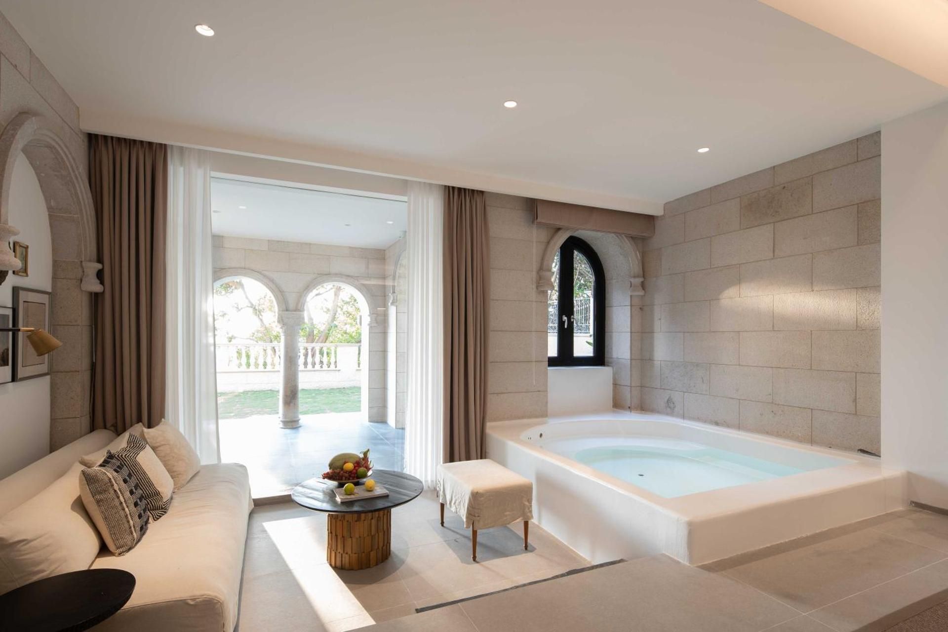 Queen Room with Garden View