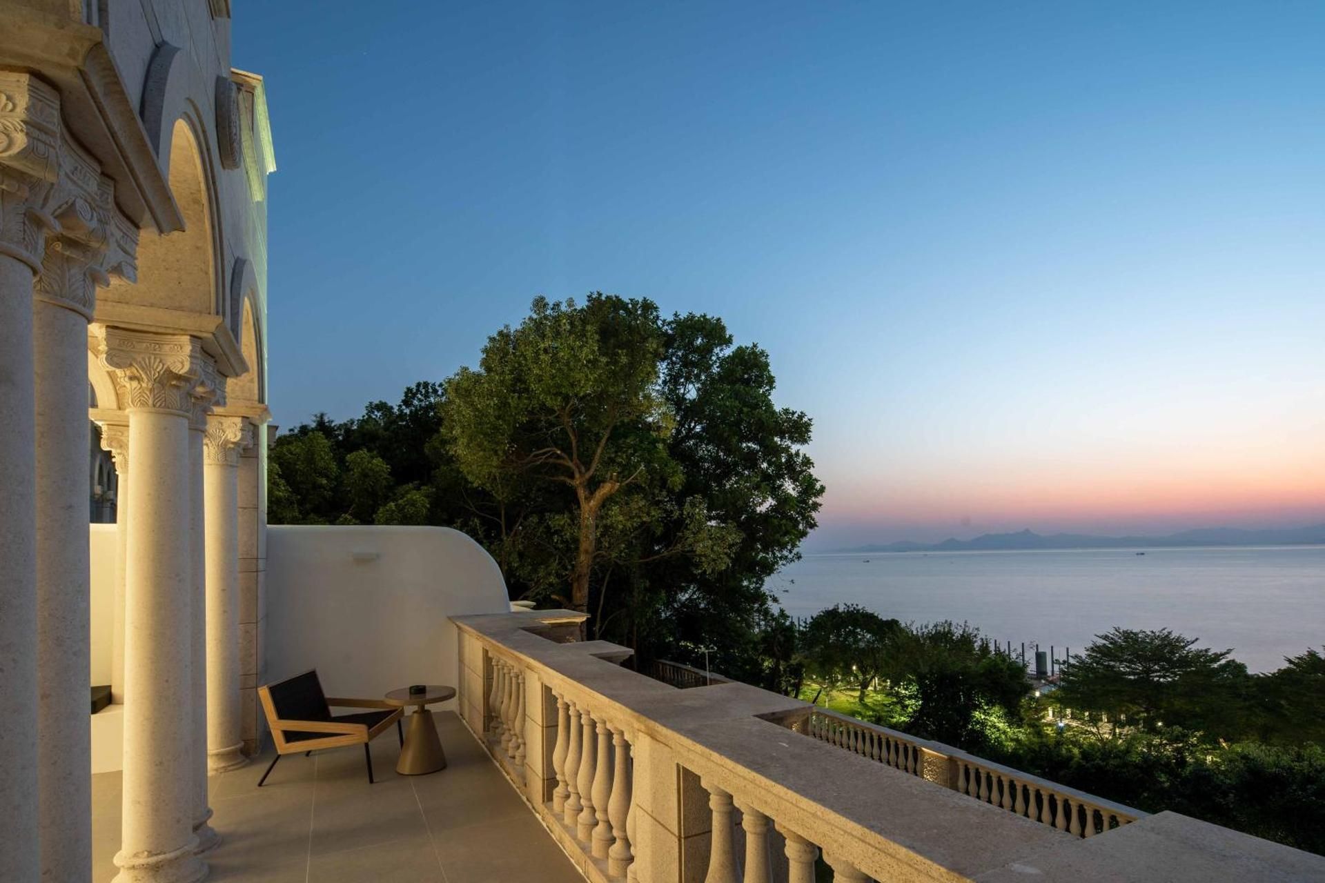 Deluxe Double Room with Balcony and Sea View