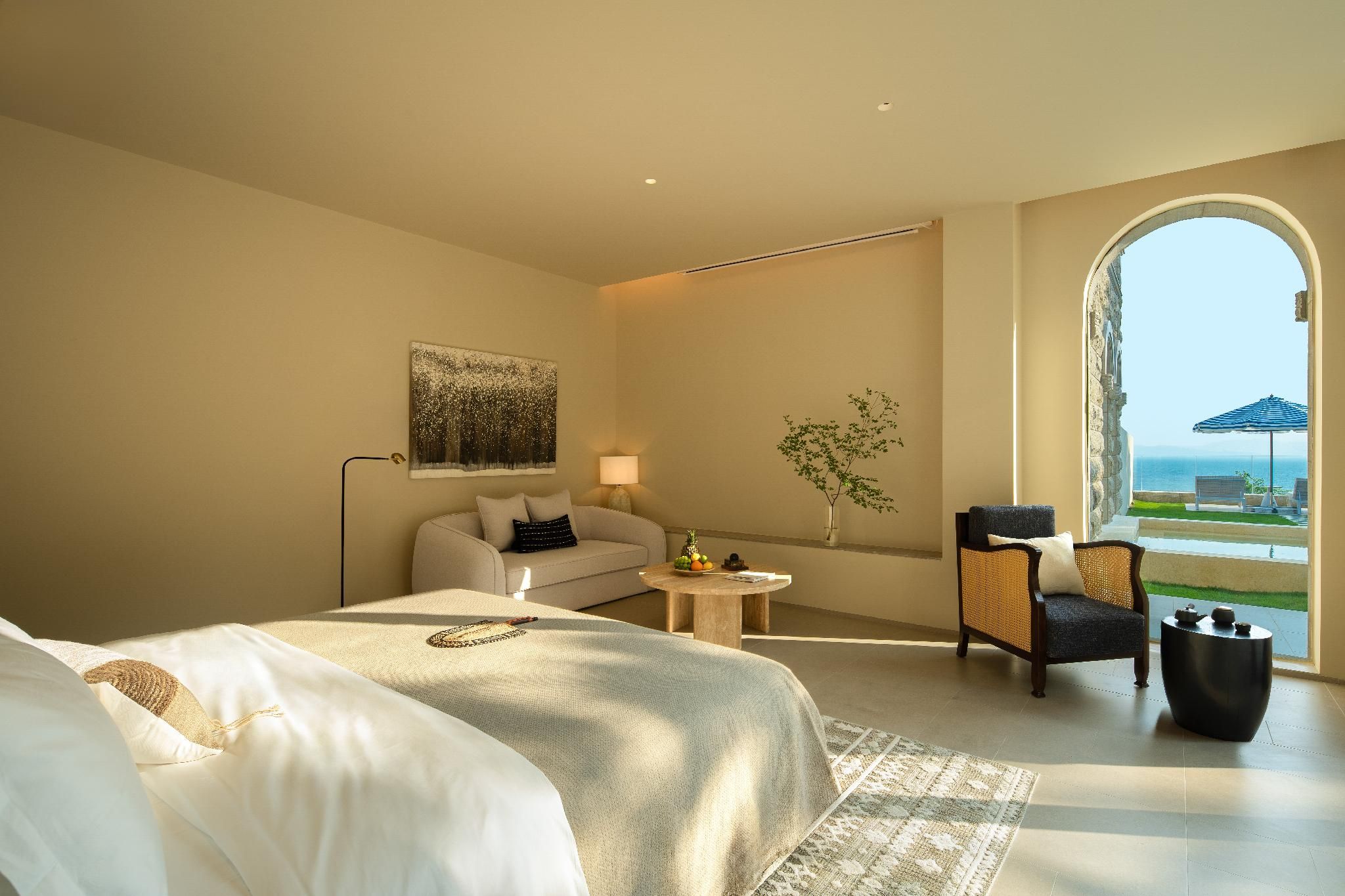 Courtyard Queen Room