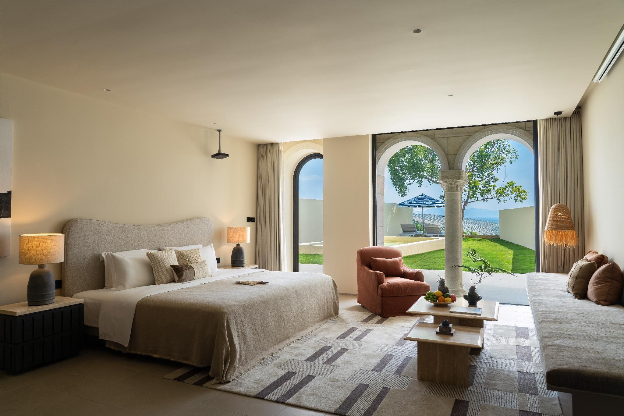 Premier Courtyard Room