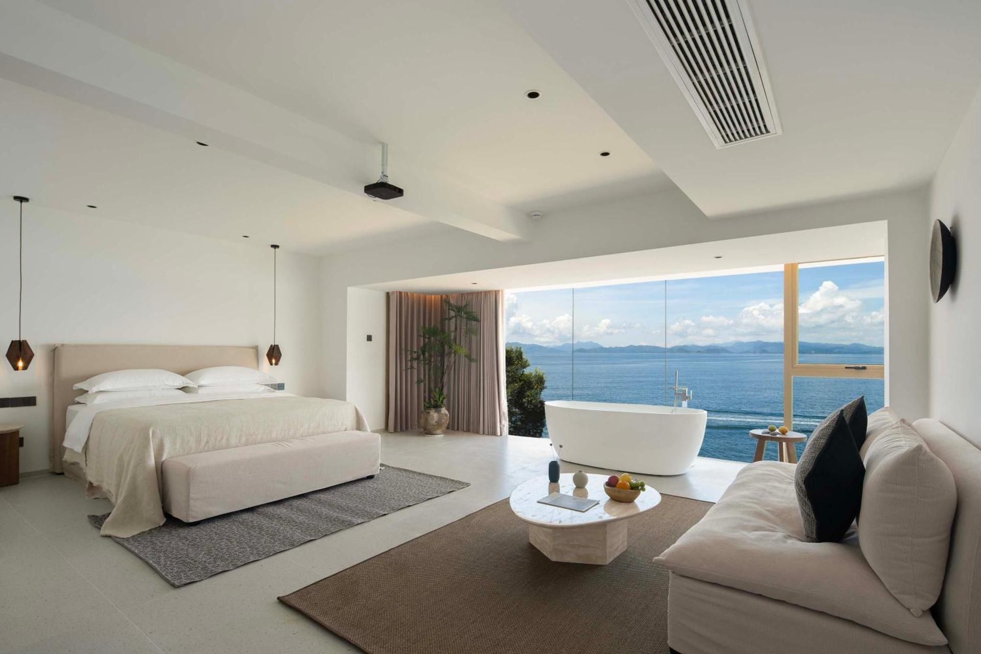 Deluxe Double Room with Bathtub