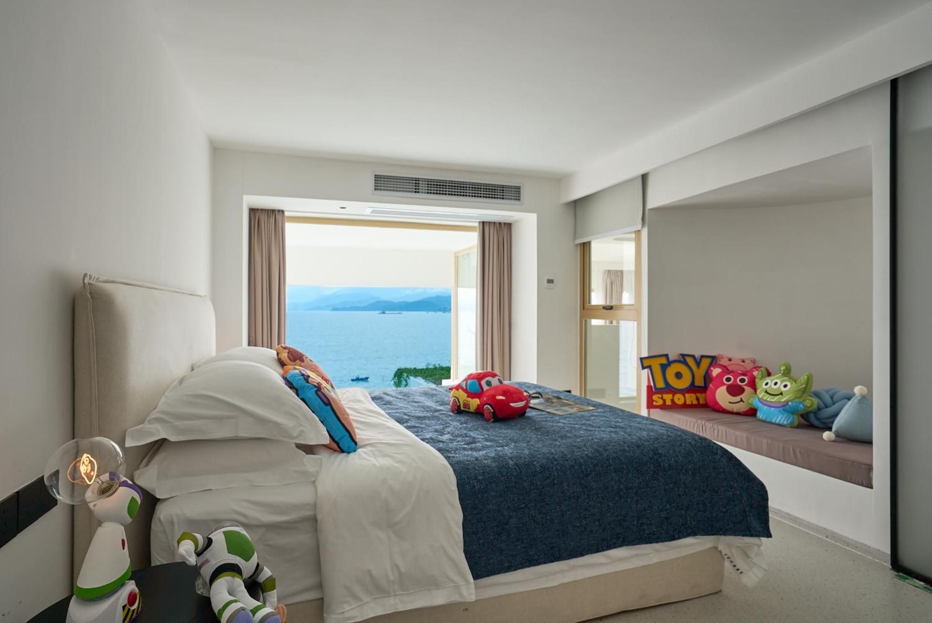 Family Room with Sea View