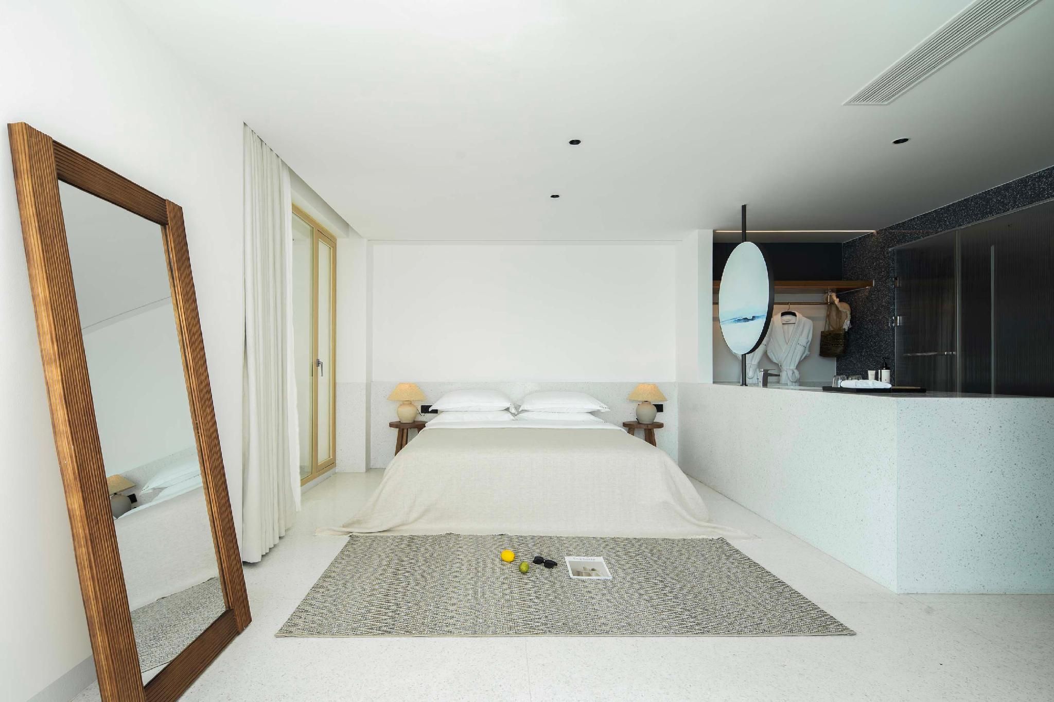 Superior Double Room with Bathtub