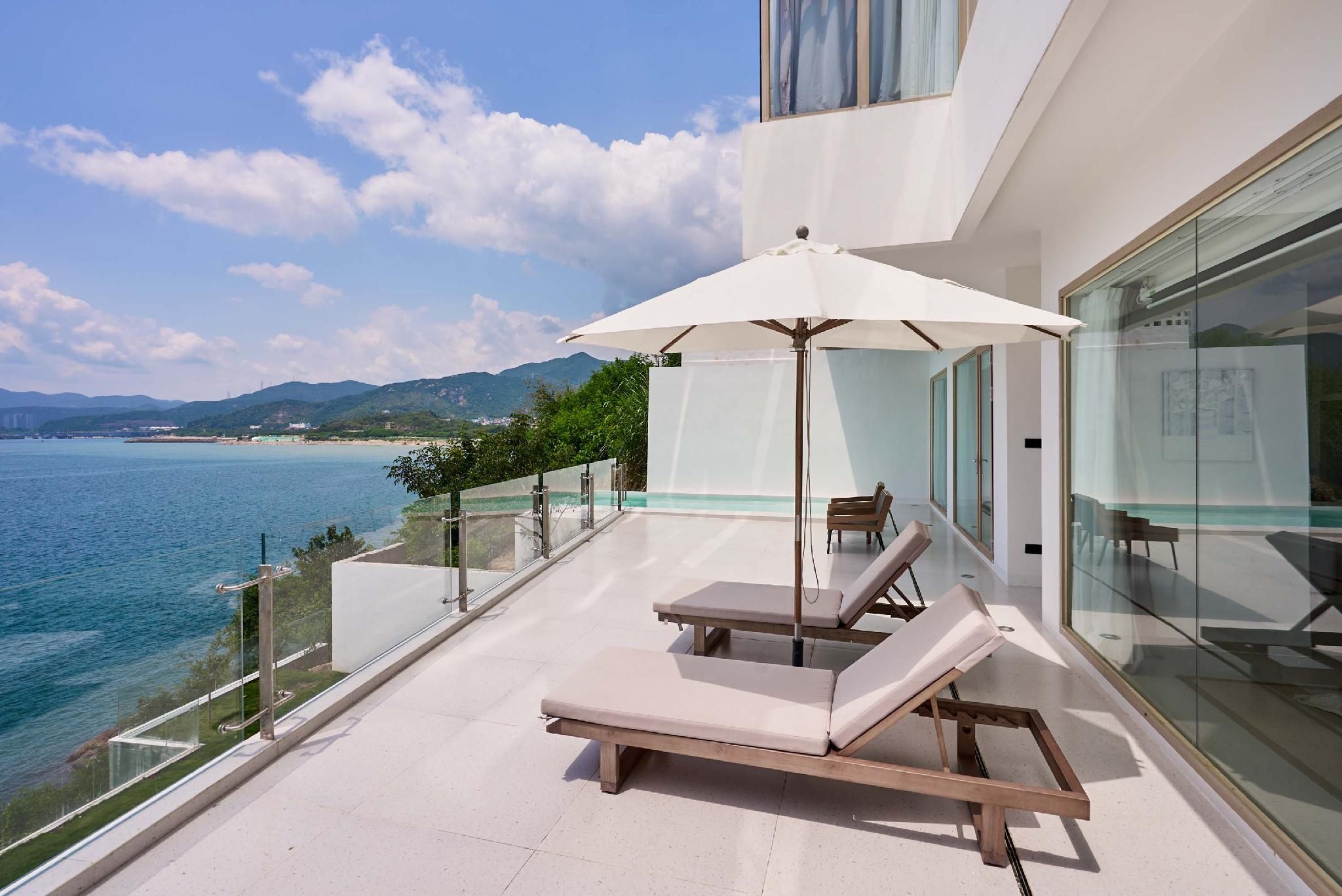 Duplex Family Room with Pool