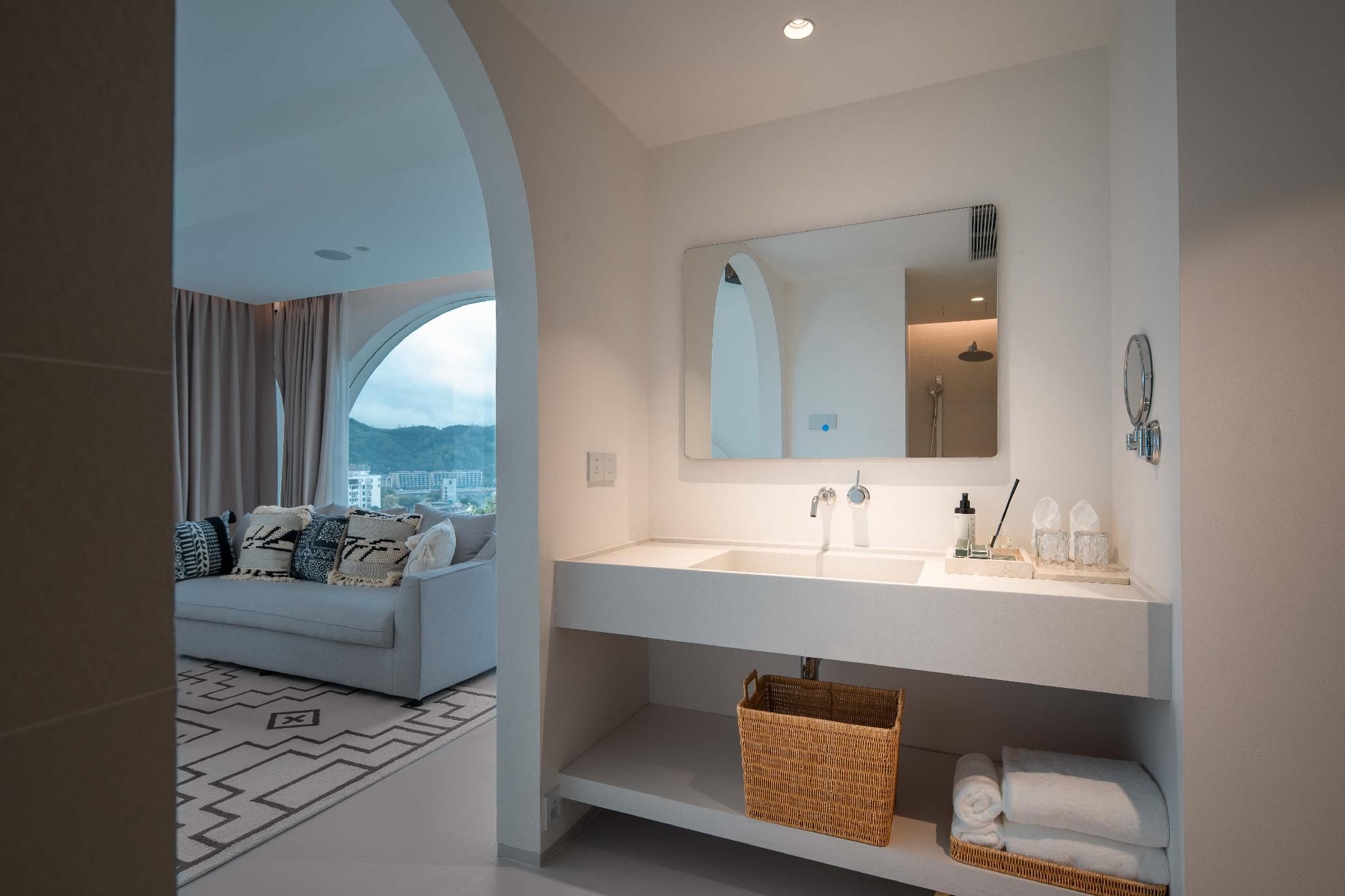 Sea View King Room with Soaking Pool