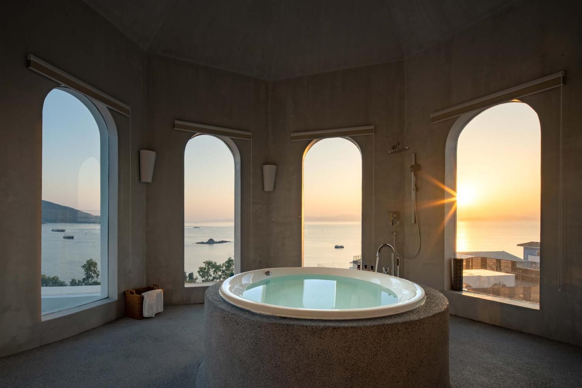 Deluxe Double Room with Balcony and Sea View