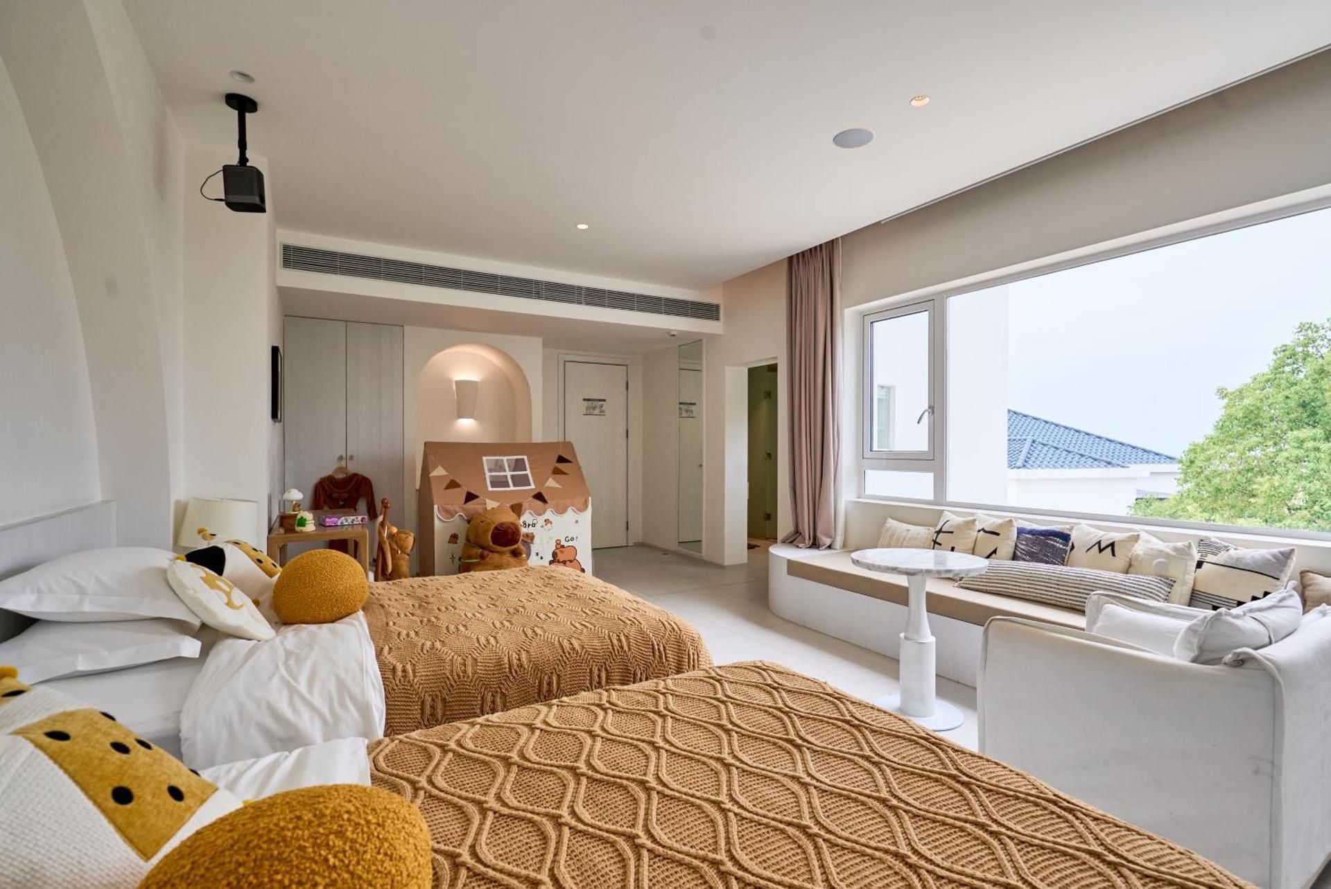 Twin Room with Mountain View