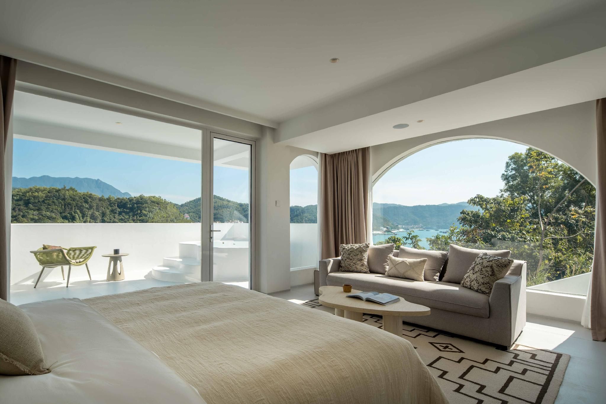 Sea View King Room with Soaking Pool