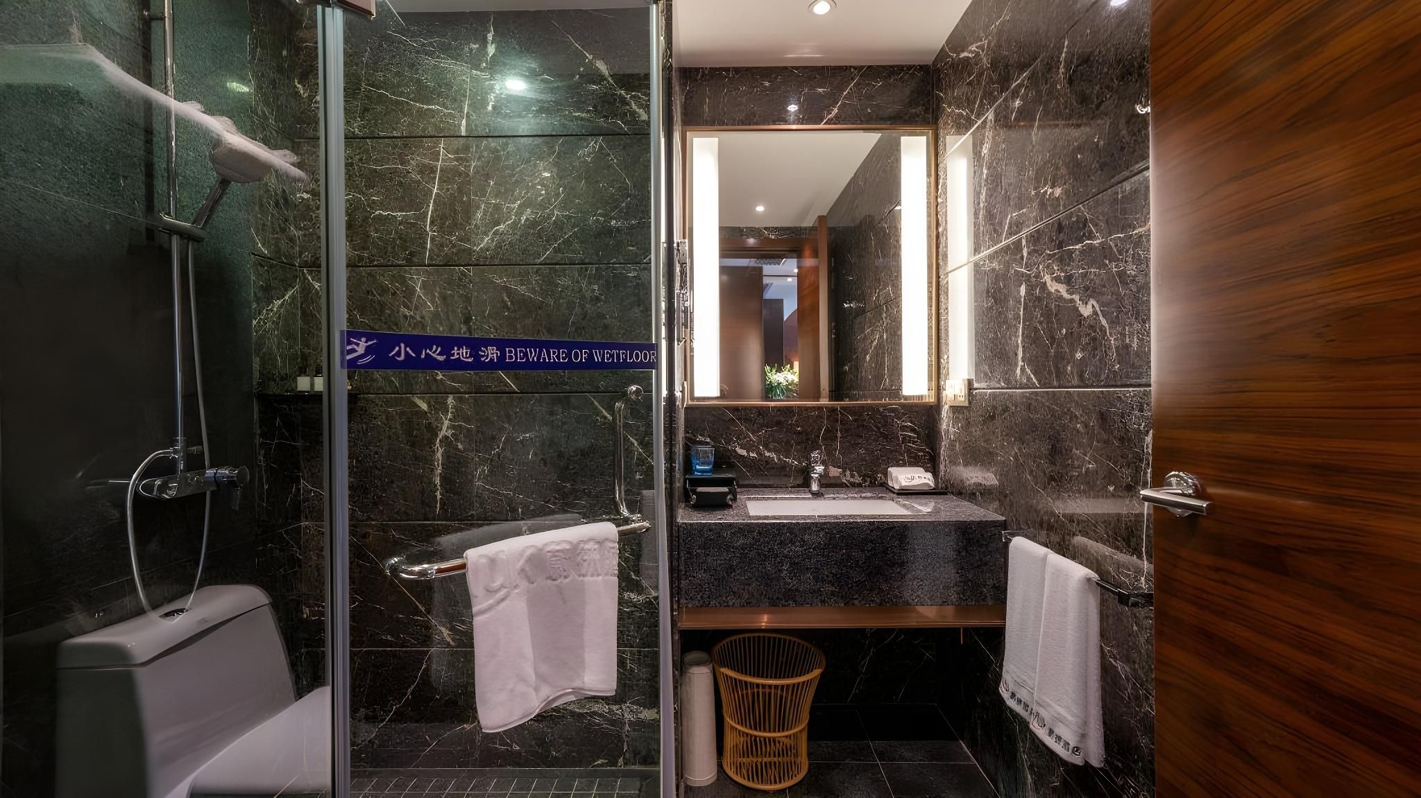 Queen Room with View