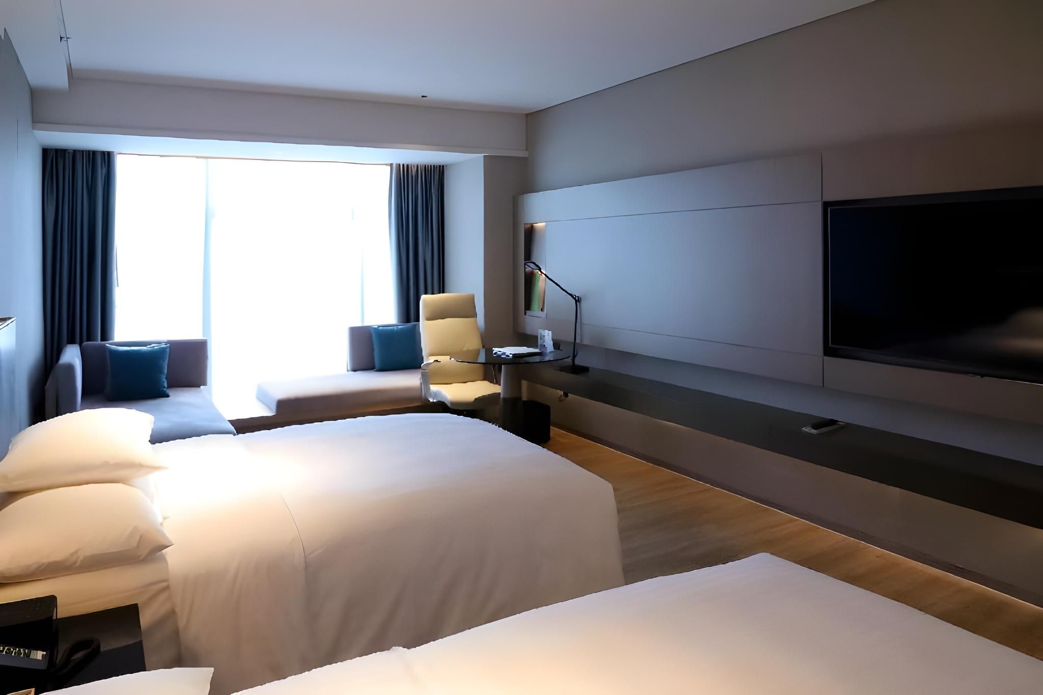 Executive Deluxe Room, Executive lounge access, Deluxe Guest room, 2 Double, High floor