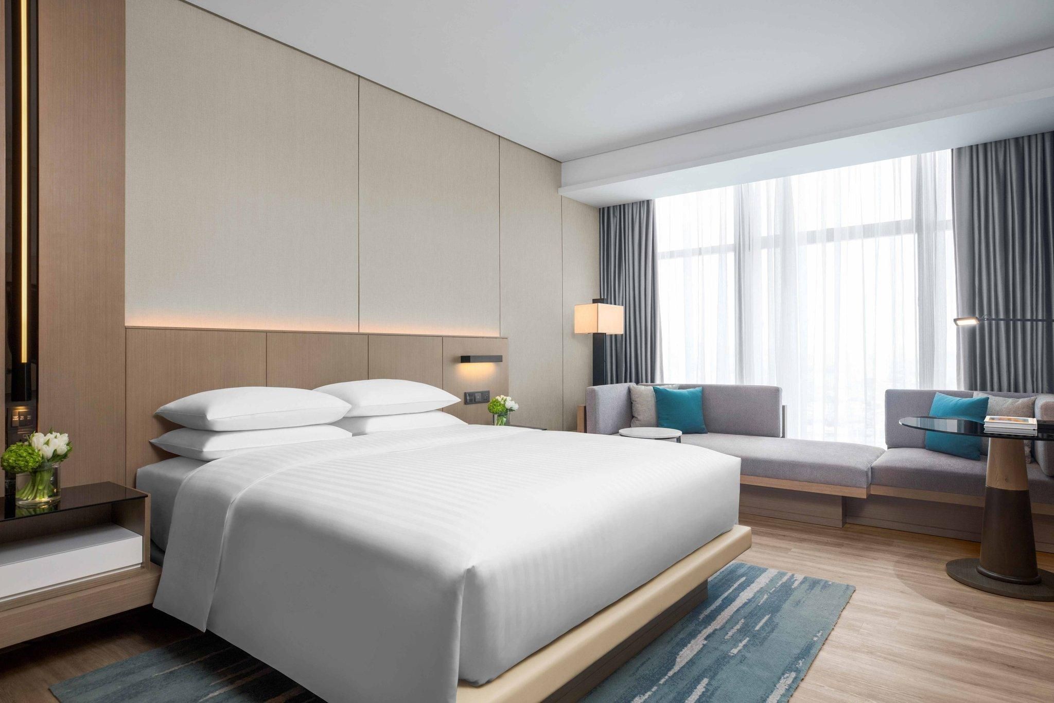 Executive Deluxe Room, Executive lounge access, Deluxe Guest room, 1 King, High floor