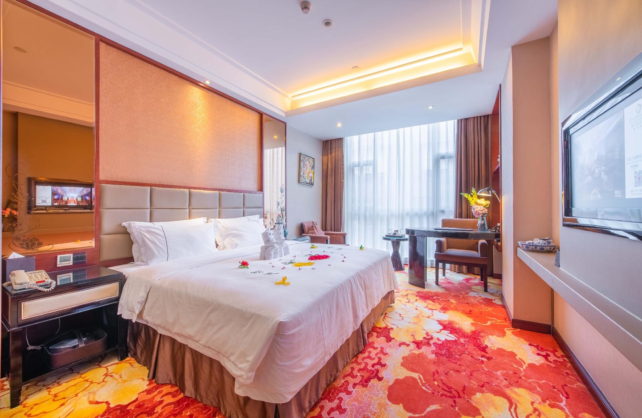 Deluxe Queen Room