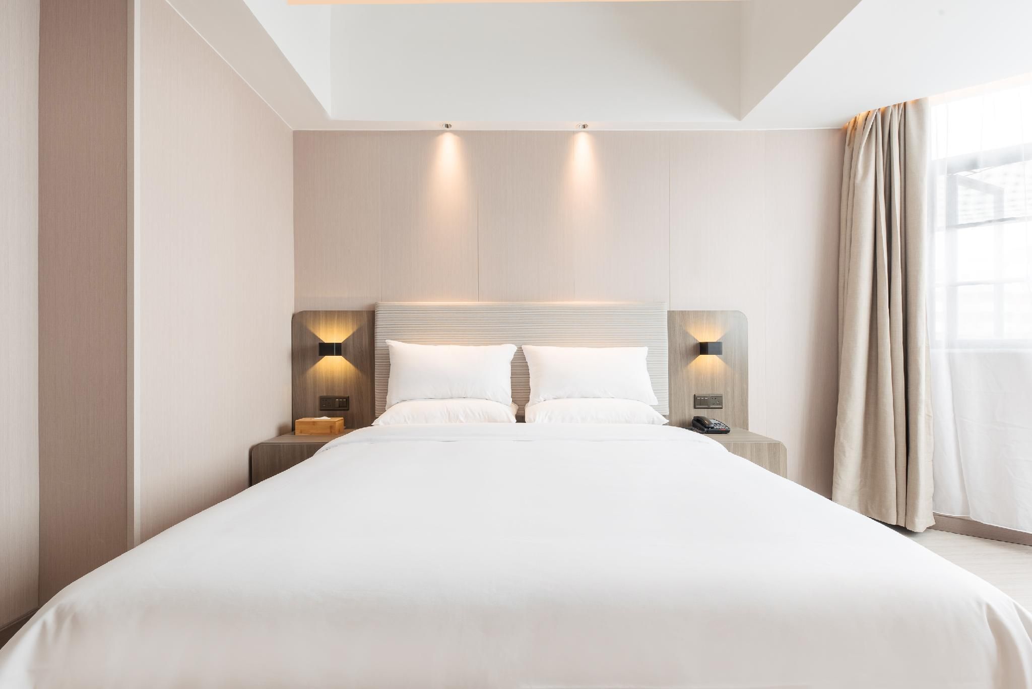 Huazhu - Room With Bed