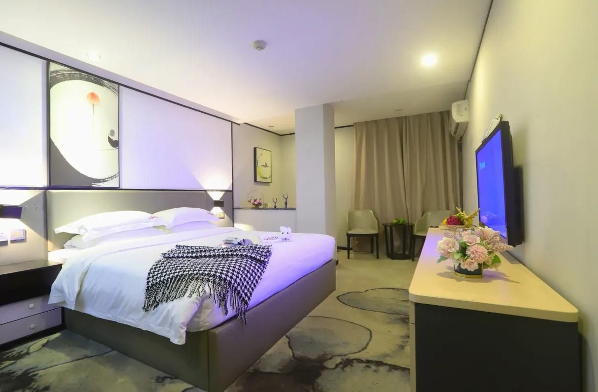 Queen Superior Room