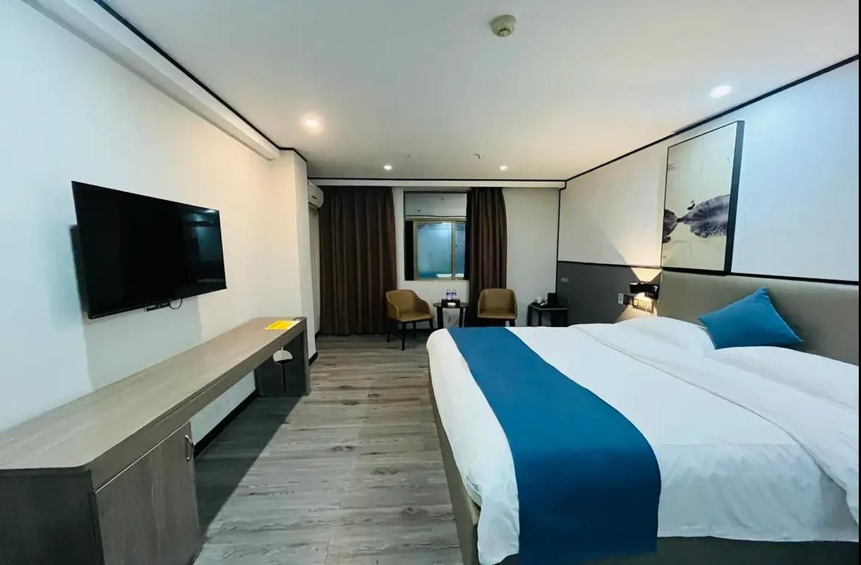 Comfort Queen Room