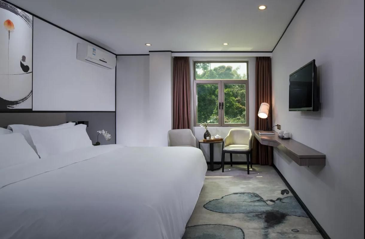 Boutique Queen Room