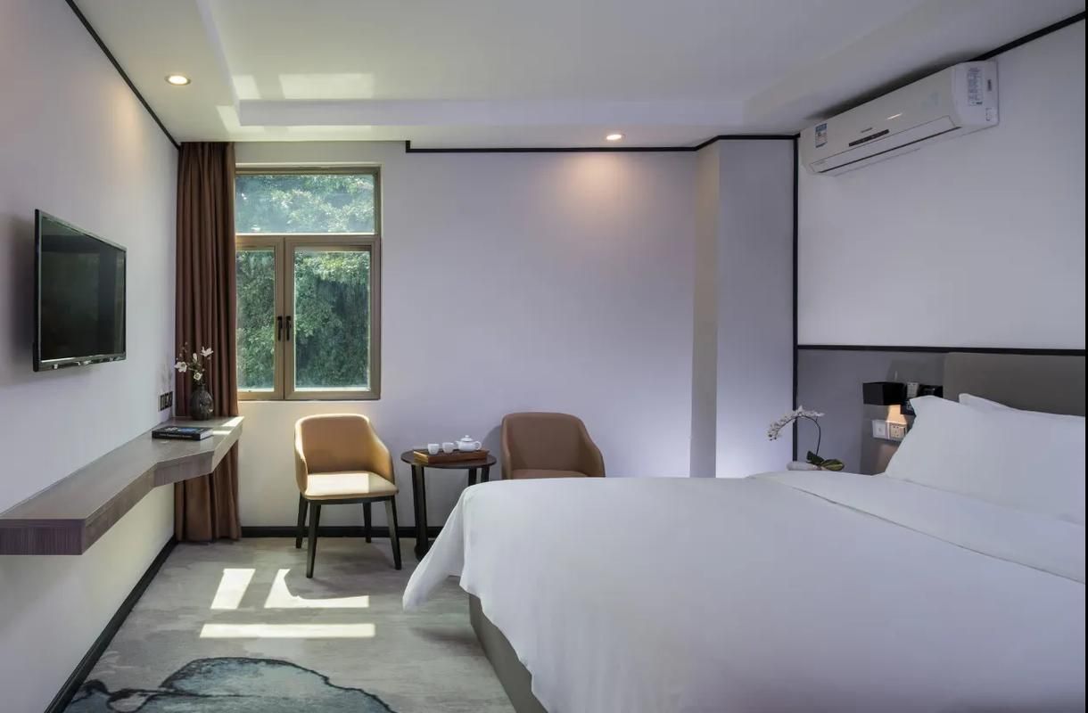 Queen Superior Room