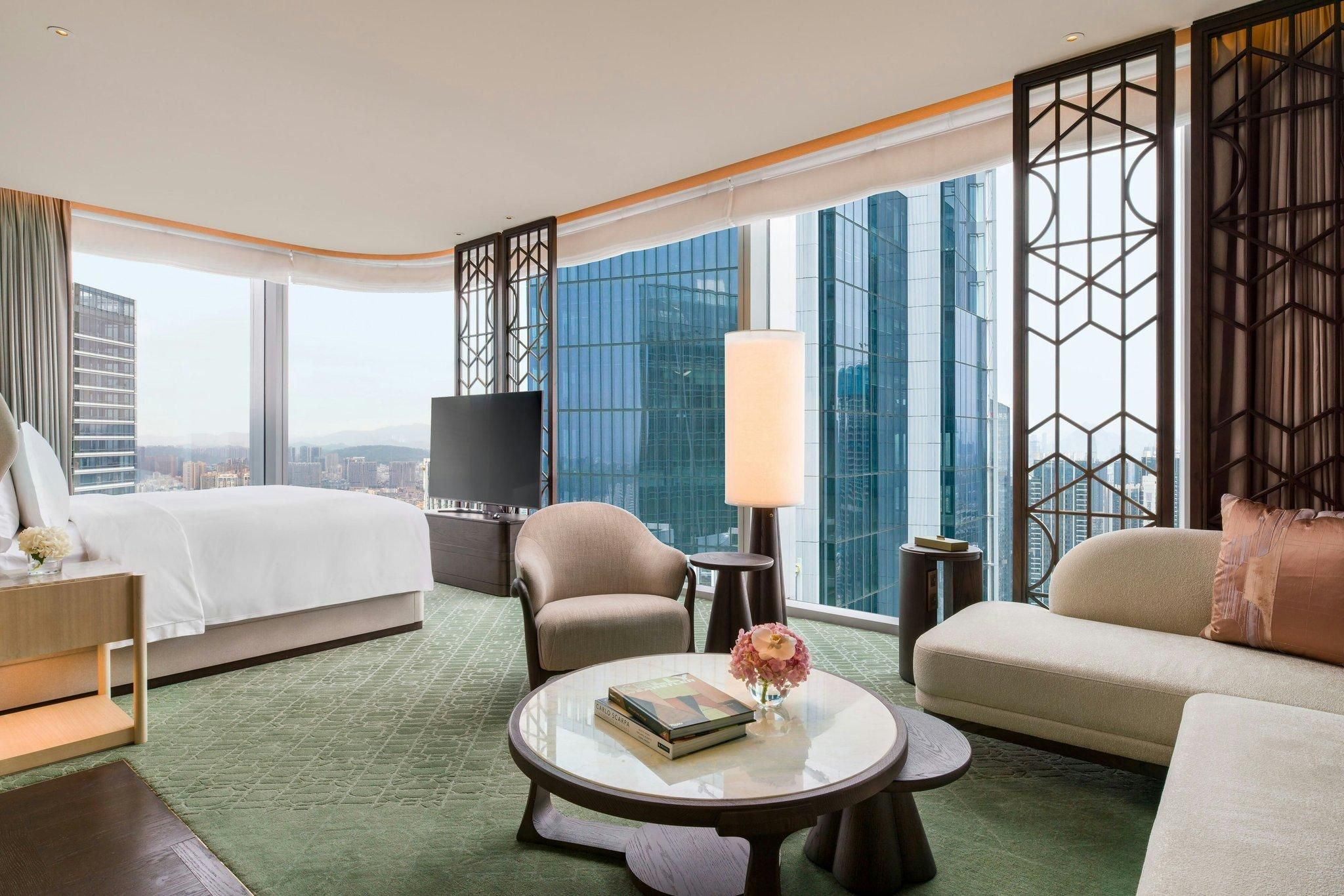 Deluxe Panoramic CityView, Guest room, 1 King, City view