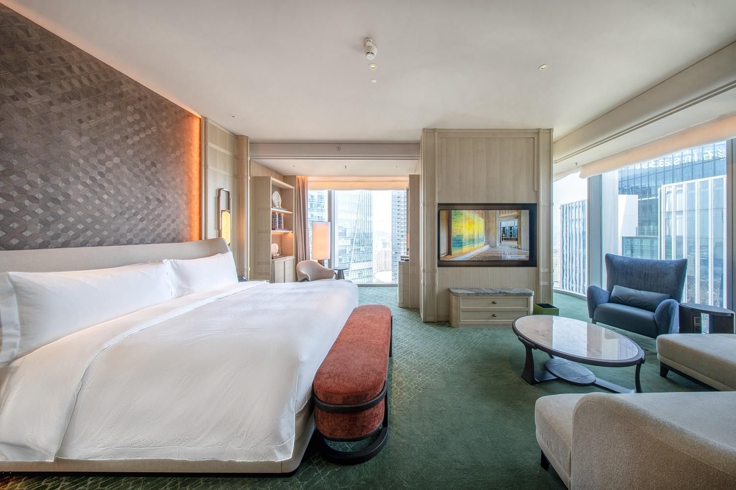 Deluxe Panoramic CityView, Guest room, 1 King, City view