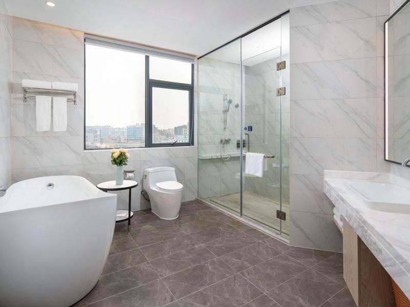 Honorable Suite