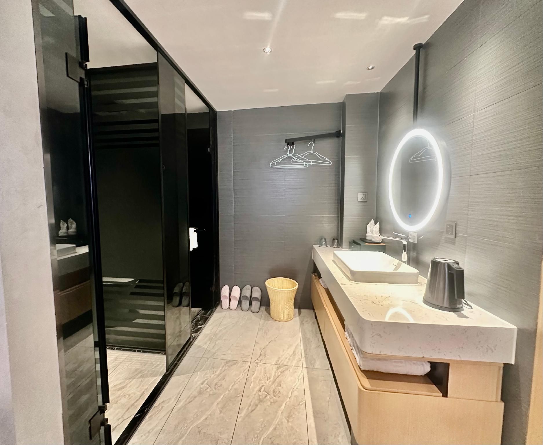 Elong Xicheng International Hotel(Haiya Binfeng Cheng Tongle South Metro Station) Movie Room with TV 3