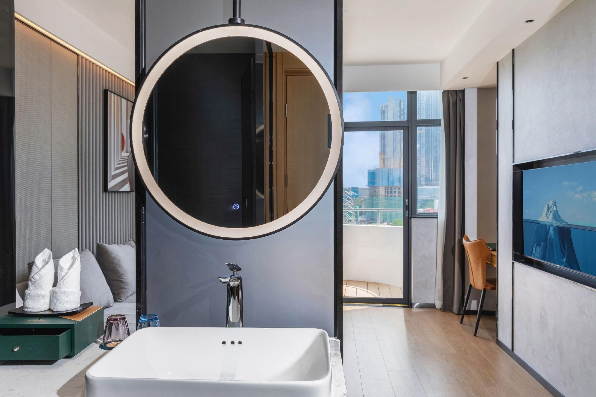 WH - Deluxe Bed Room