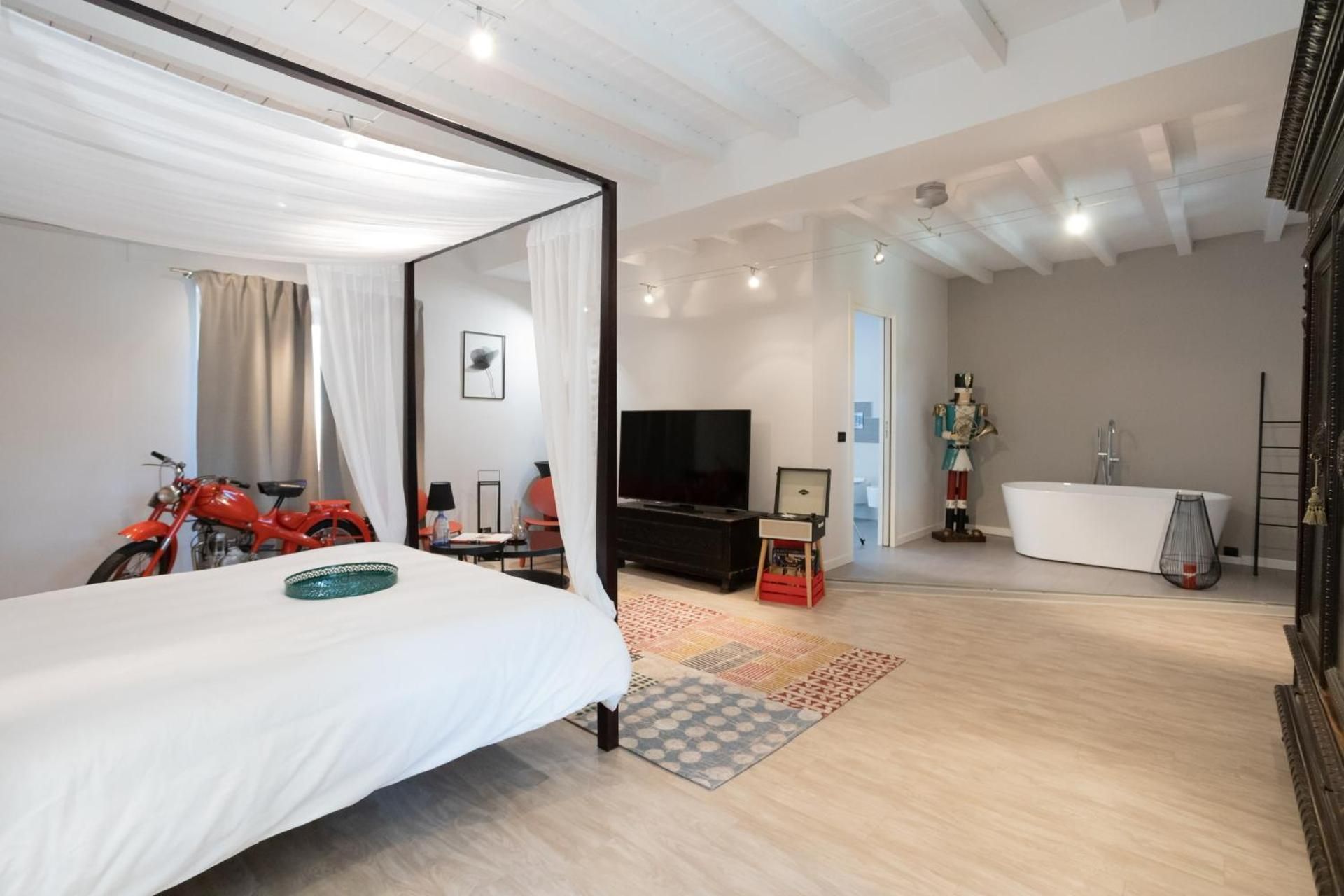 Deluxe Queen Room