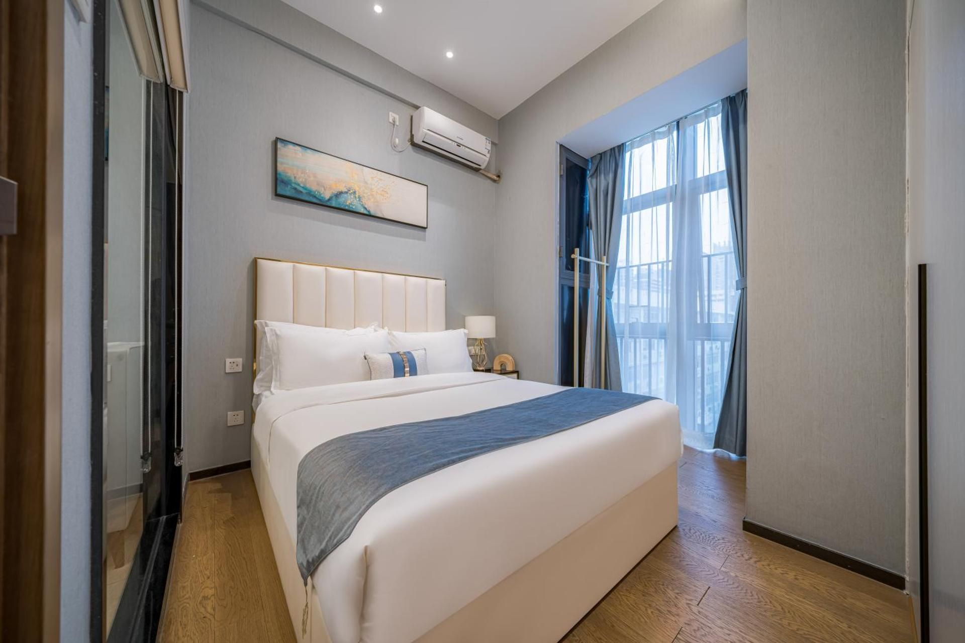 One bedroom (washing machine + refrigerator)