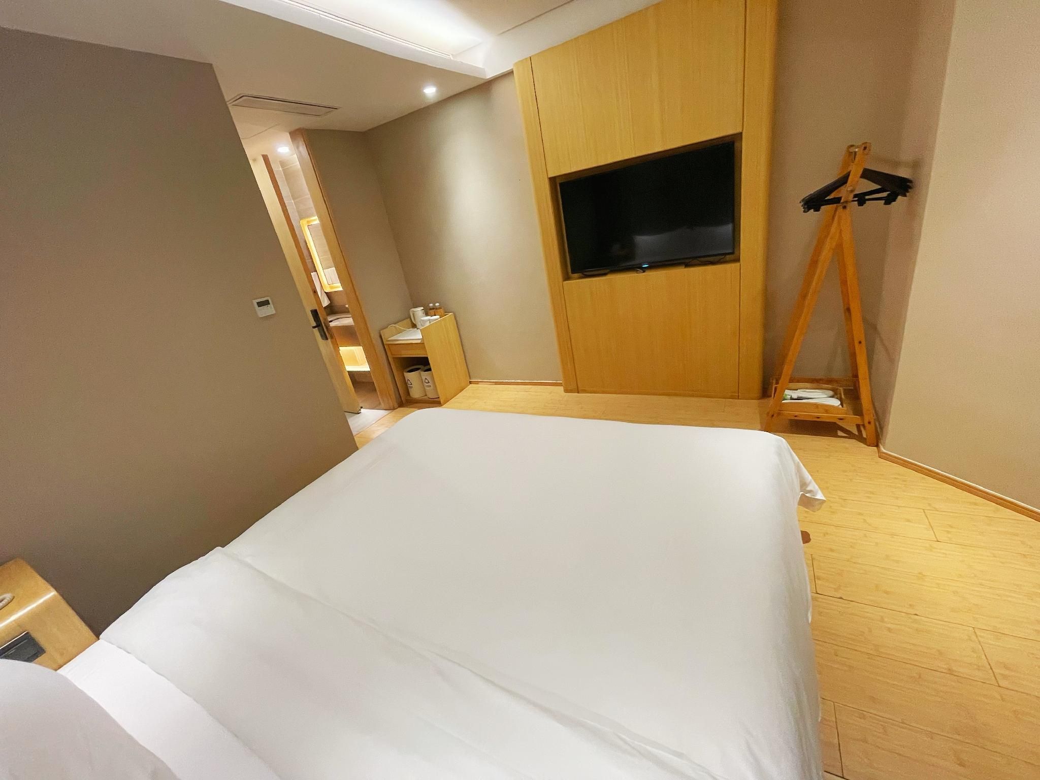 Queen Room A
