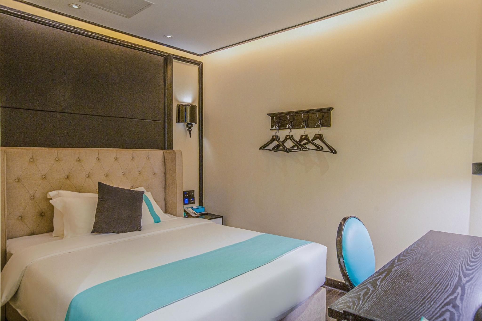 Xana - Elegant Room