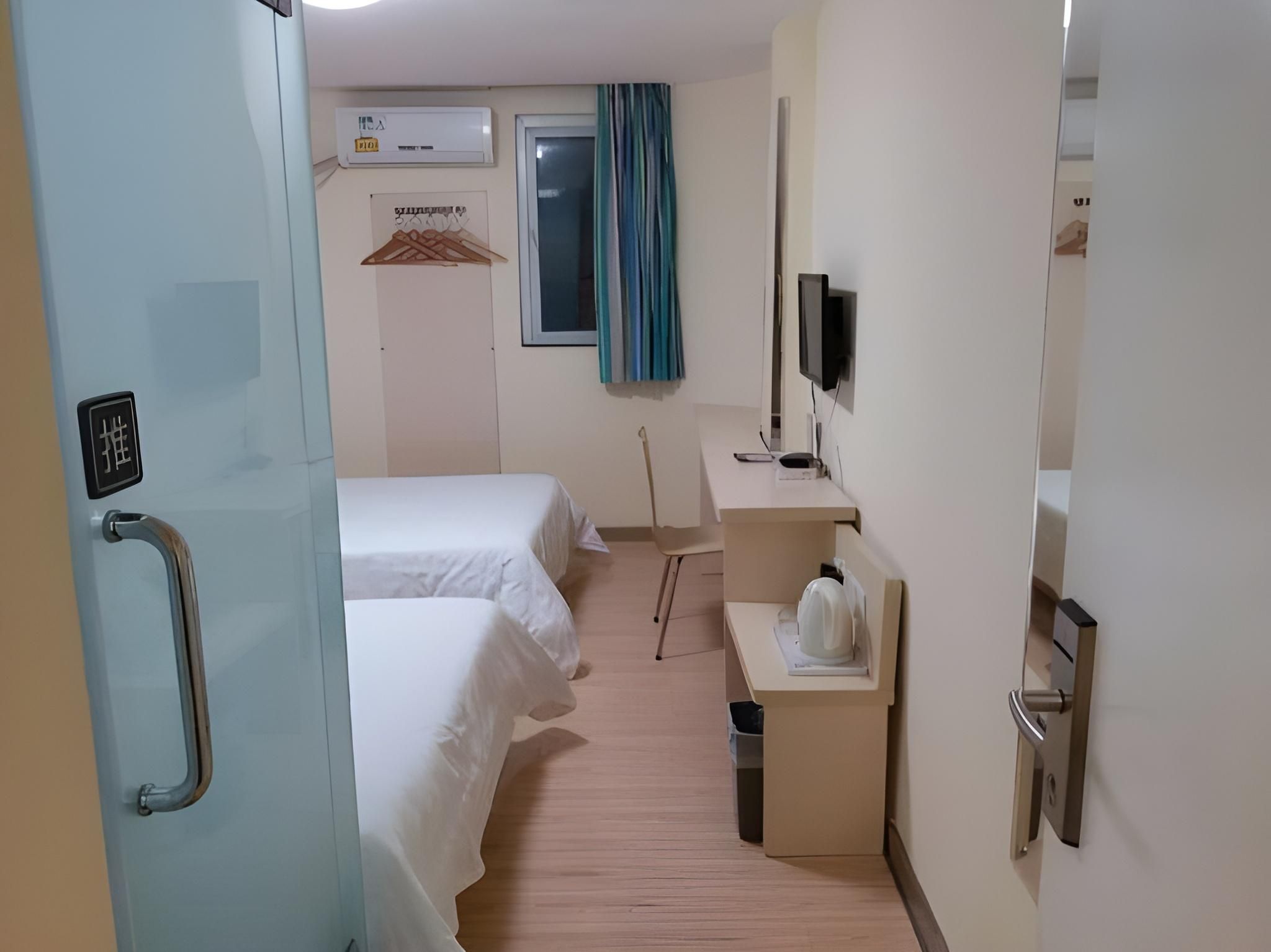 Economy Room