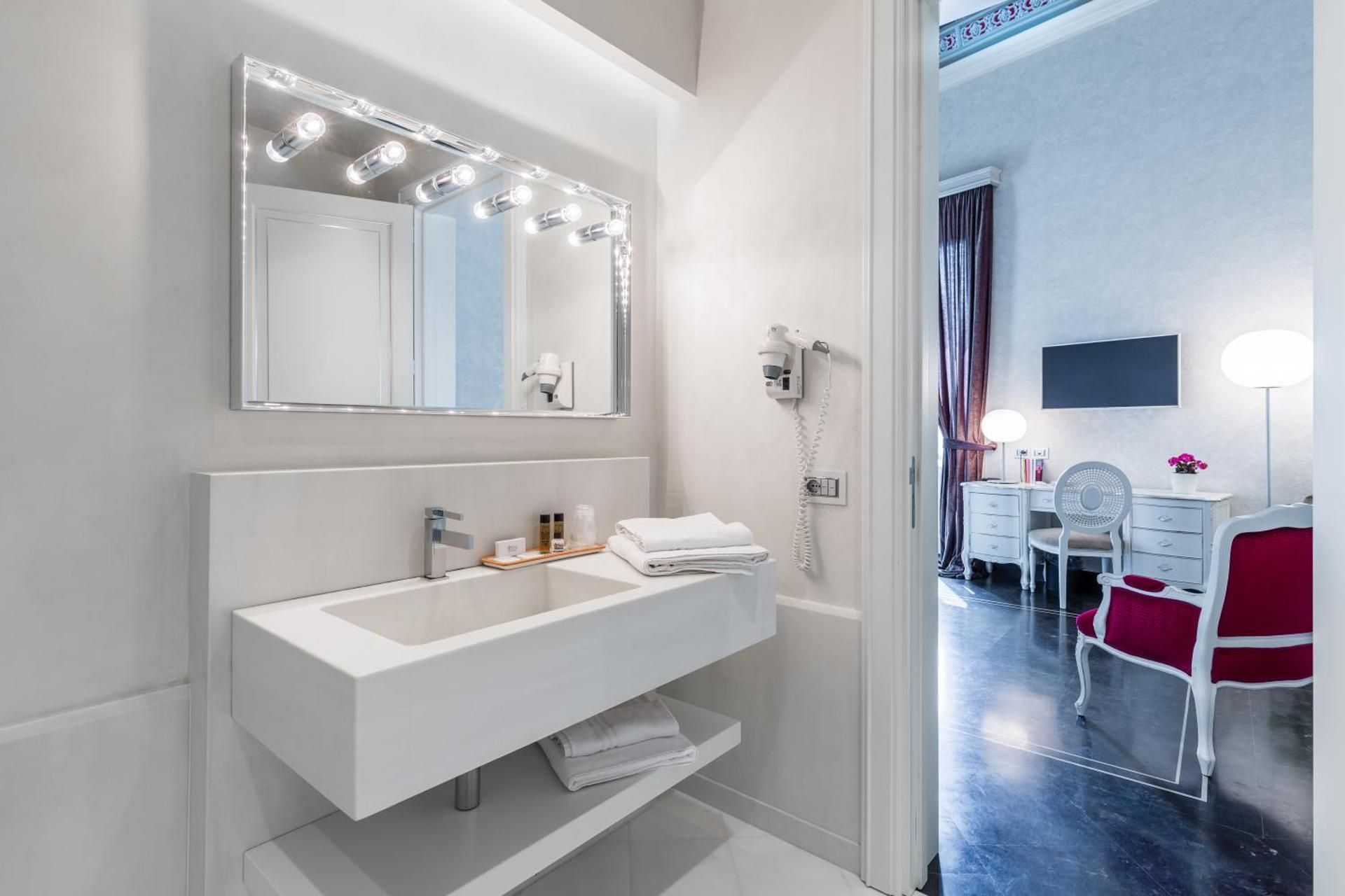 Deluxe Queen Room