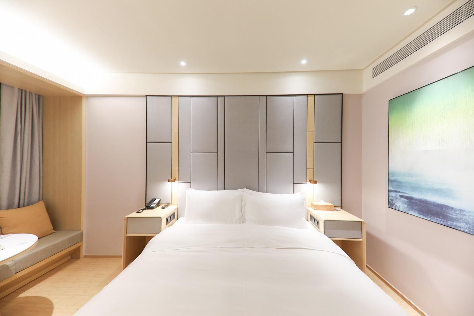 Huazhu - Room With Bed